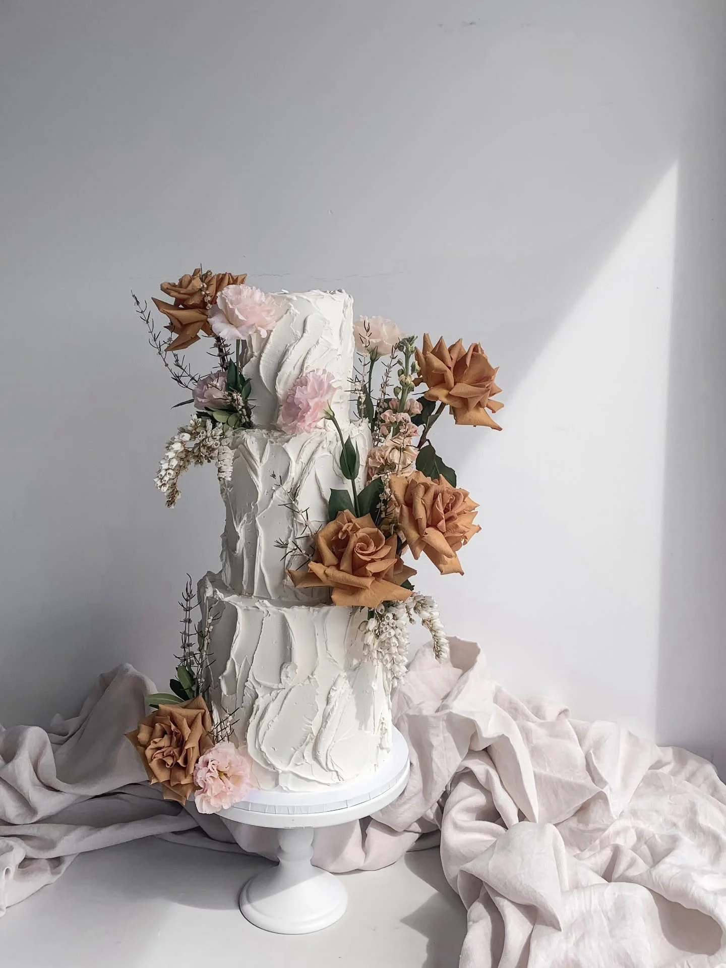 A flower does not think of competing with the flower next to it. It just blooms 🤍