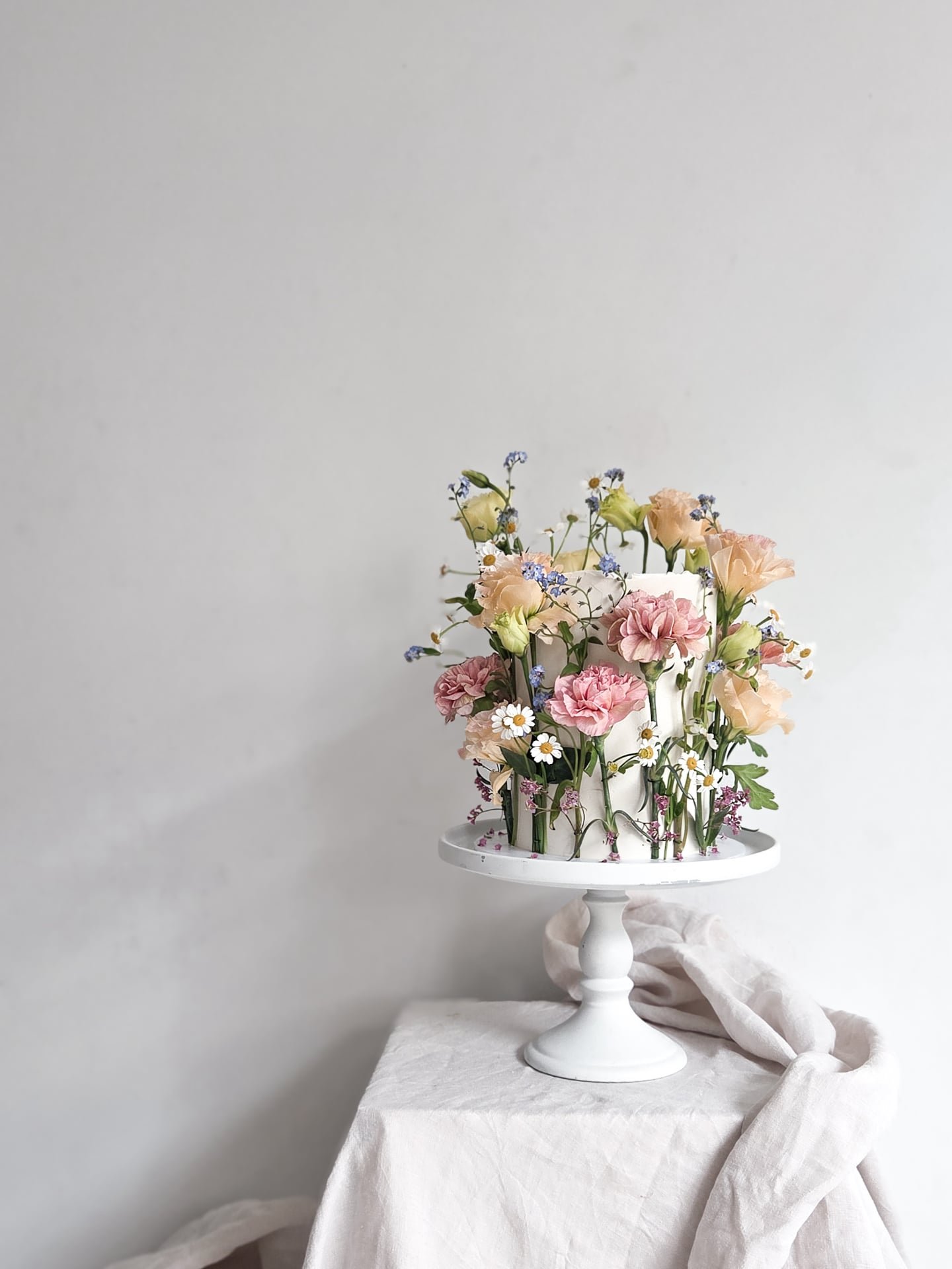 Flowers always make people better, happier, and more helpful; they are sunshine, food and medicine to the soul 🌷