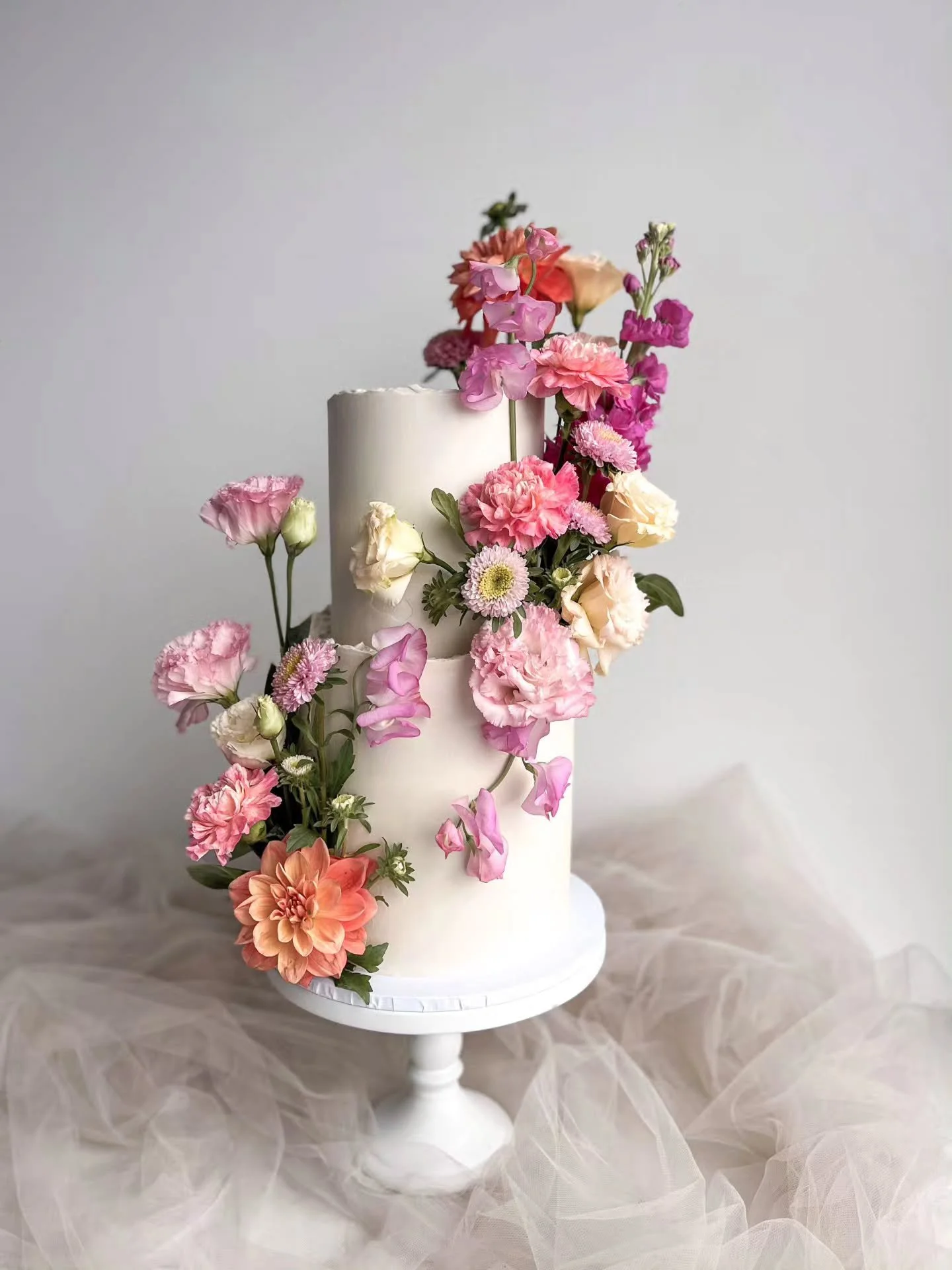 Hello Instagram Fam... Please read 🤍

As my (mostly unintended) Instagram hiatus continues, i just wanted to add a little reassureence that I&rsquo;m still here &mdash; working away behind the scenes, creating wedding cakes, celebration cakes, and D