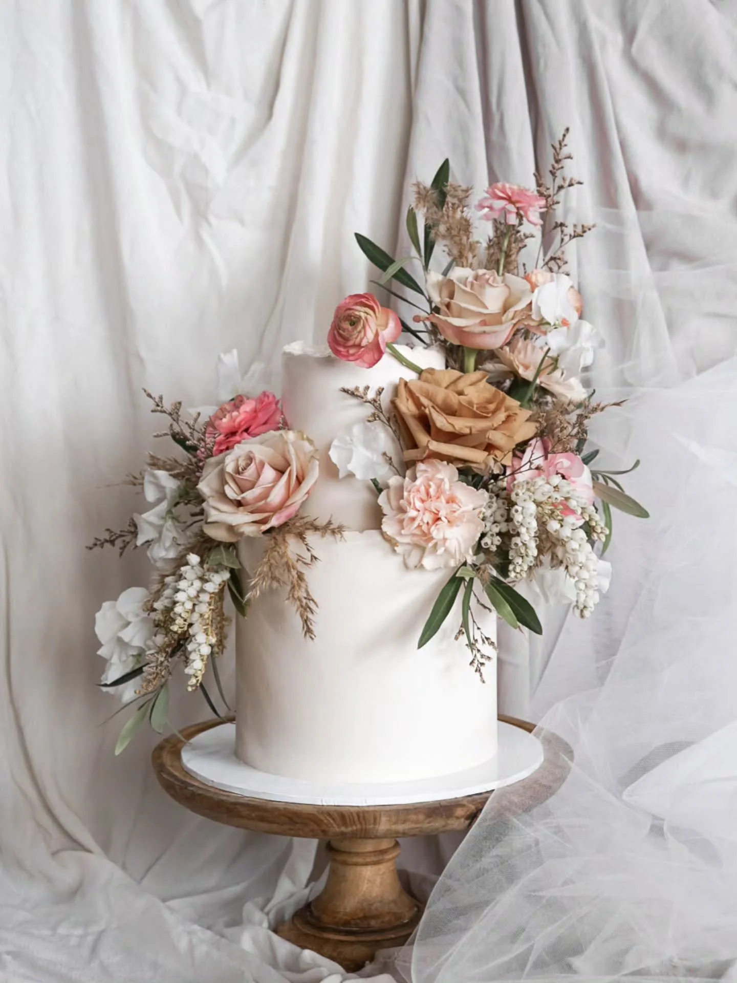 Every bloom, placed with intention ❣️