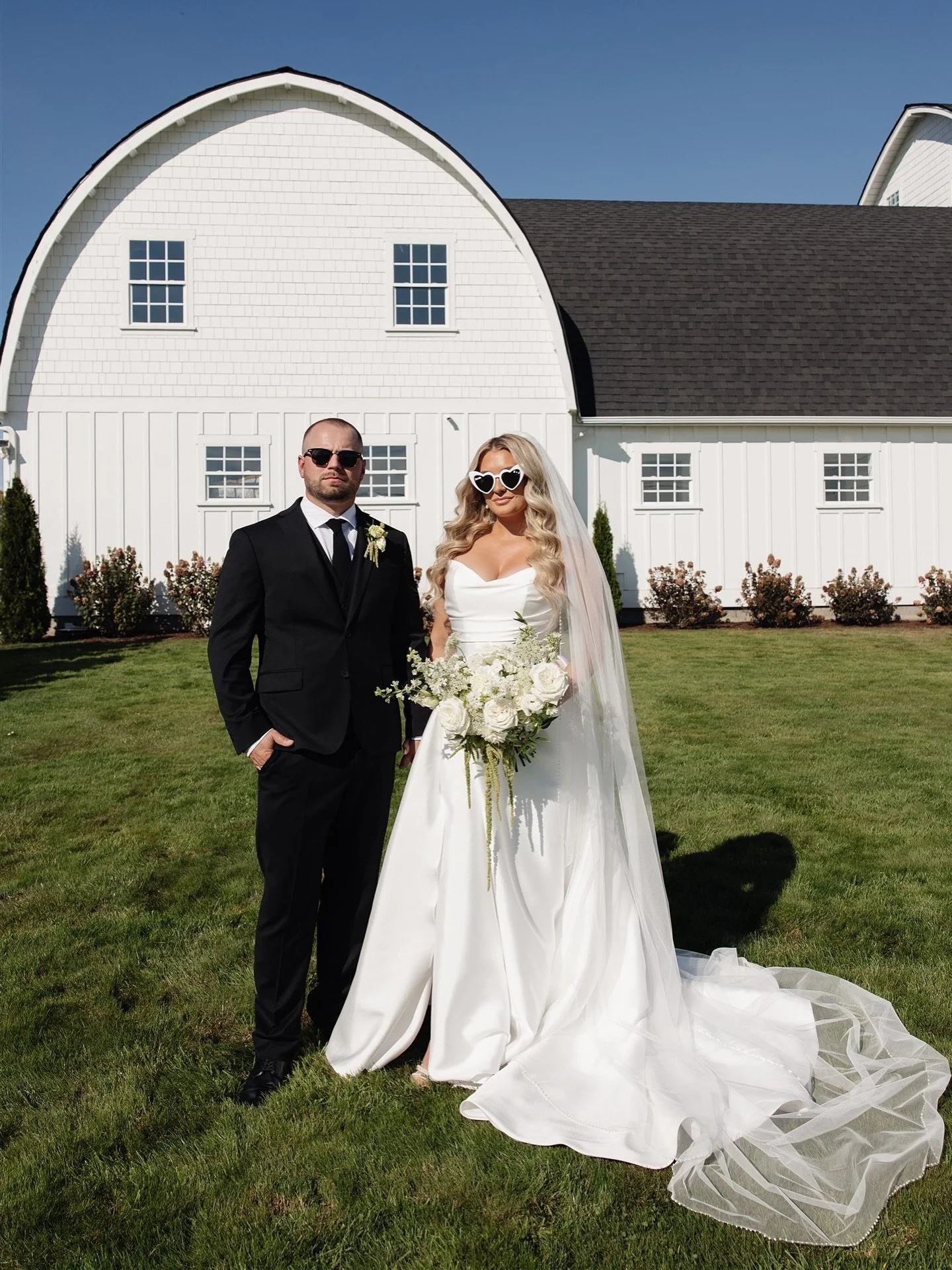 Cheers to the newlyweds !!
.
.
.
Wedding Tip of the Day đź’Ť
Time and time again, we see timelines start to fall behind because hair and makeup take longer than planned. It happens, makeup artists just want to do their best!
But here’s the secret