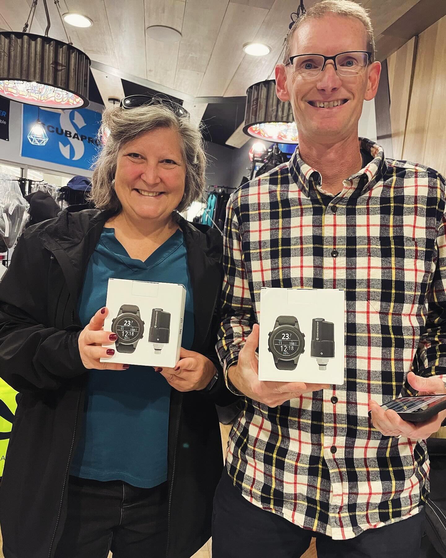 Congrats to two new owners of the Shearwater Tern TX! Get geared up for your next dive - stop by @scubaclt today!

#scubadiving #shearwater #terntxshearwater #divecomputer #scubaclub #adventure #newgear #scubashackusa #scubaclt