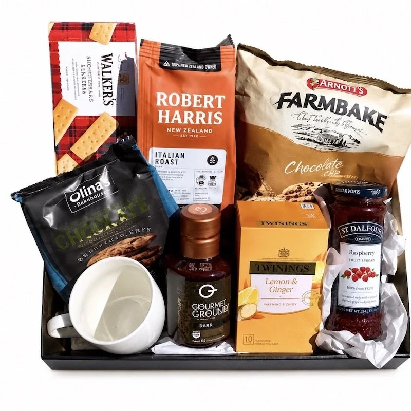 Gift tray with coffee, tea, shortbread, cookies, jae, chocoalte drink, same-day delivery Levin.