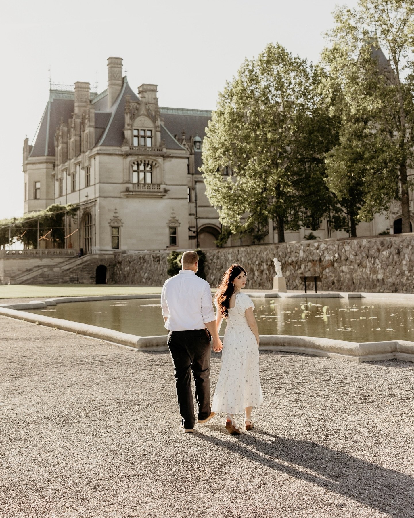 ✨ 

#knoxvilleweddingphotographer #biltmoreweddingsnc #biltmoreweddingphotographer #biltmoreestate #tennesseeweddingphotographer #ncweddingphotographer #scweddingphotographer #weddingphotography #engagementsession #engagmentphotography #engagementpho