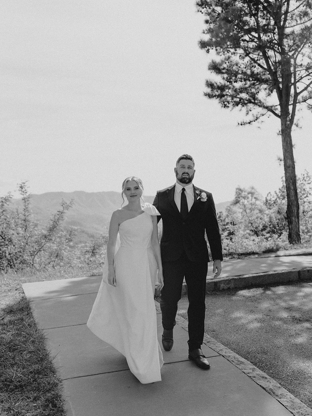 A moment for Svitlana &amp; Josh&rsquo;s gorgeous mountain elopement. 💗
