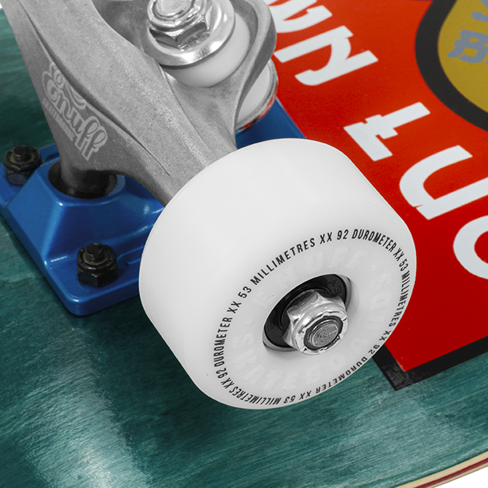 ENU4010 Lucky Cat Complete Skateboard Green Wheel Detail.png