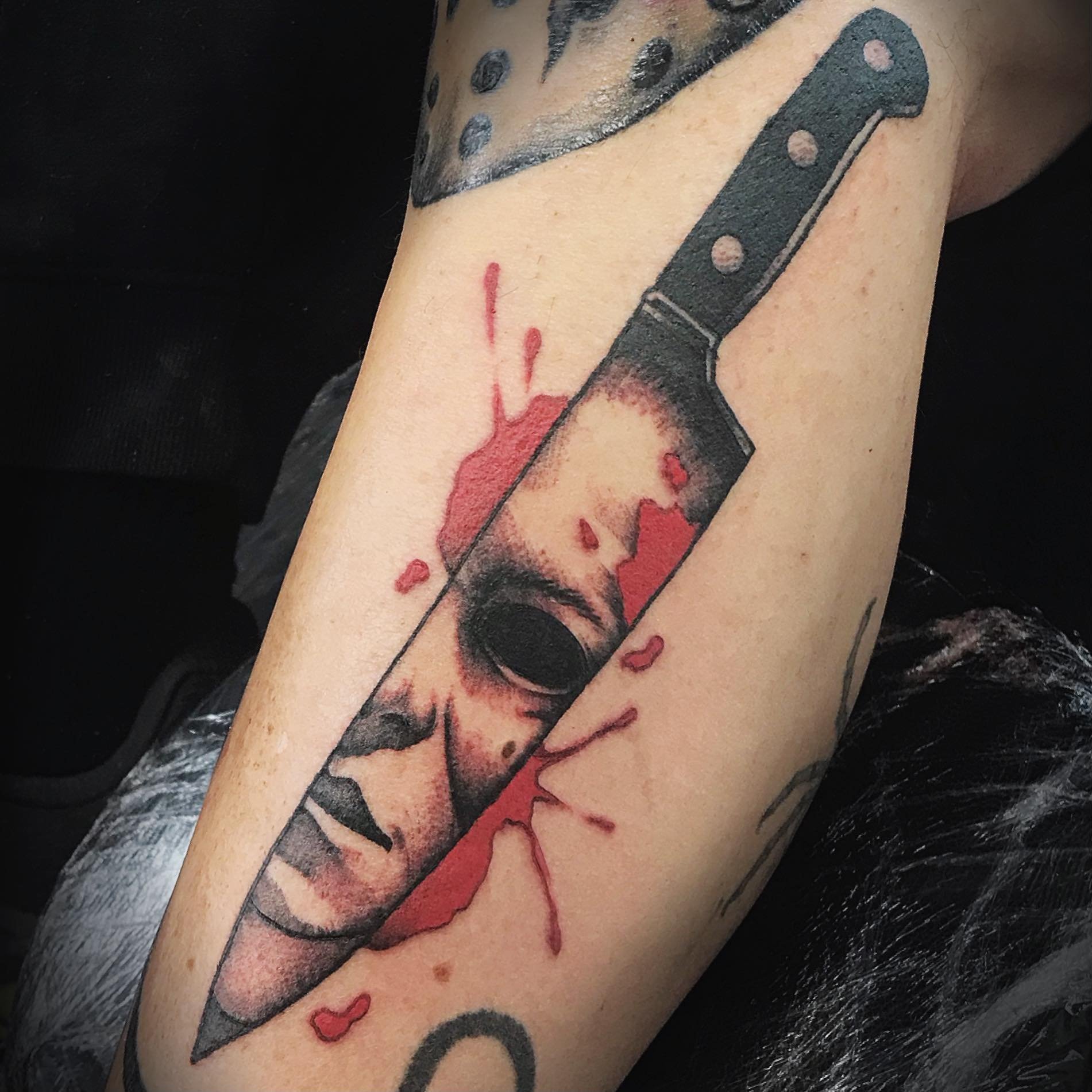 Michael Myers, for Jason 🔪🩸 
Thankyou so much mate!
Always love tattooing horror-themed stuff, message me or contact @mans_ruin_tattoo for bookings &hearts;️

#melbournetattoo #melbournetattooist #horrortattoo #horrortattoos #michaelmyers #hallowee