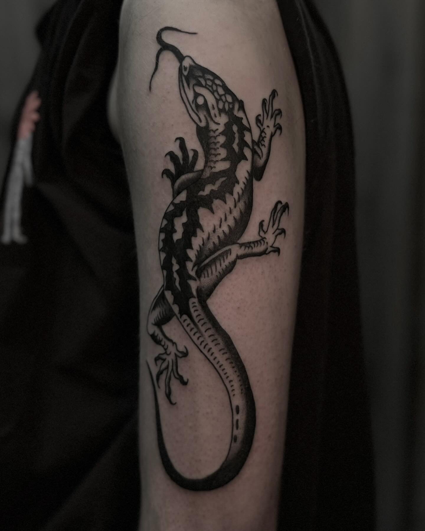 Lizard for Mitch! nice quiet tattoo i did on that day and i had a good feed after! good day😎

Dm to book an appointment 

done @mans_ruin_tattoo