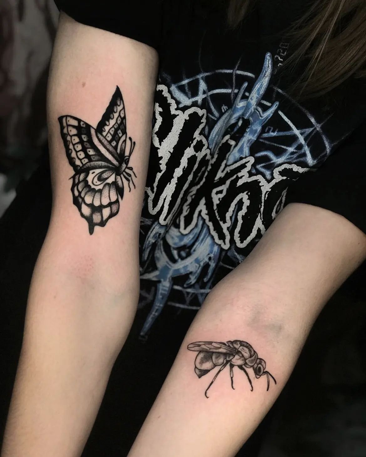 Two cute insects for lovely Kate, who was so brave and got tattooed by @mikeysharks and me at the same time at our recent 10th bday flash day! Thank you so much Kate, you're the best! And thanks Mikey for calming my nerves!! 🩷🩷🦋🐝
.
.
.
.
.
#butte