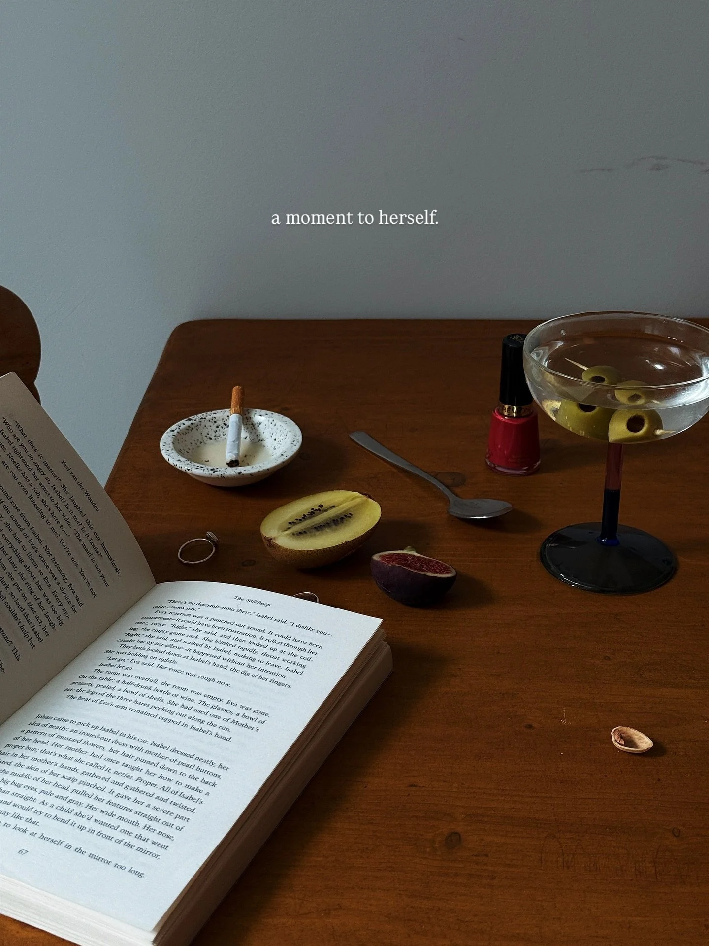 Thank you for helping me name her 🍸 
-
Oil on wooden board 
16 x 20 inches 
-
Available to purchase at my show 6th - 9th Nov - tickets in bio 🎟️