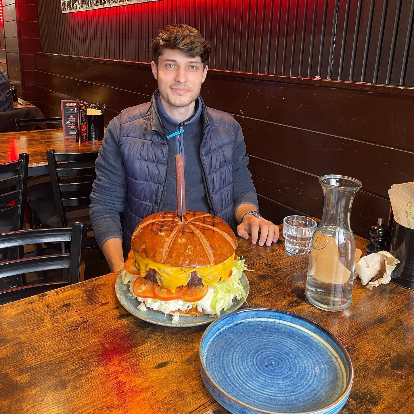 BEFORE &amp; AFTER !! 

Our belly buster challenge is not for the faint hearted, 3.5kg of meat between a mega bun, salad, cheese &amp; Mayo to be eaten within 40 minutes. Got what it takes? 

#manvsfoodlondon #carnivoreland #foodchallengeslondon #mvf