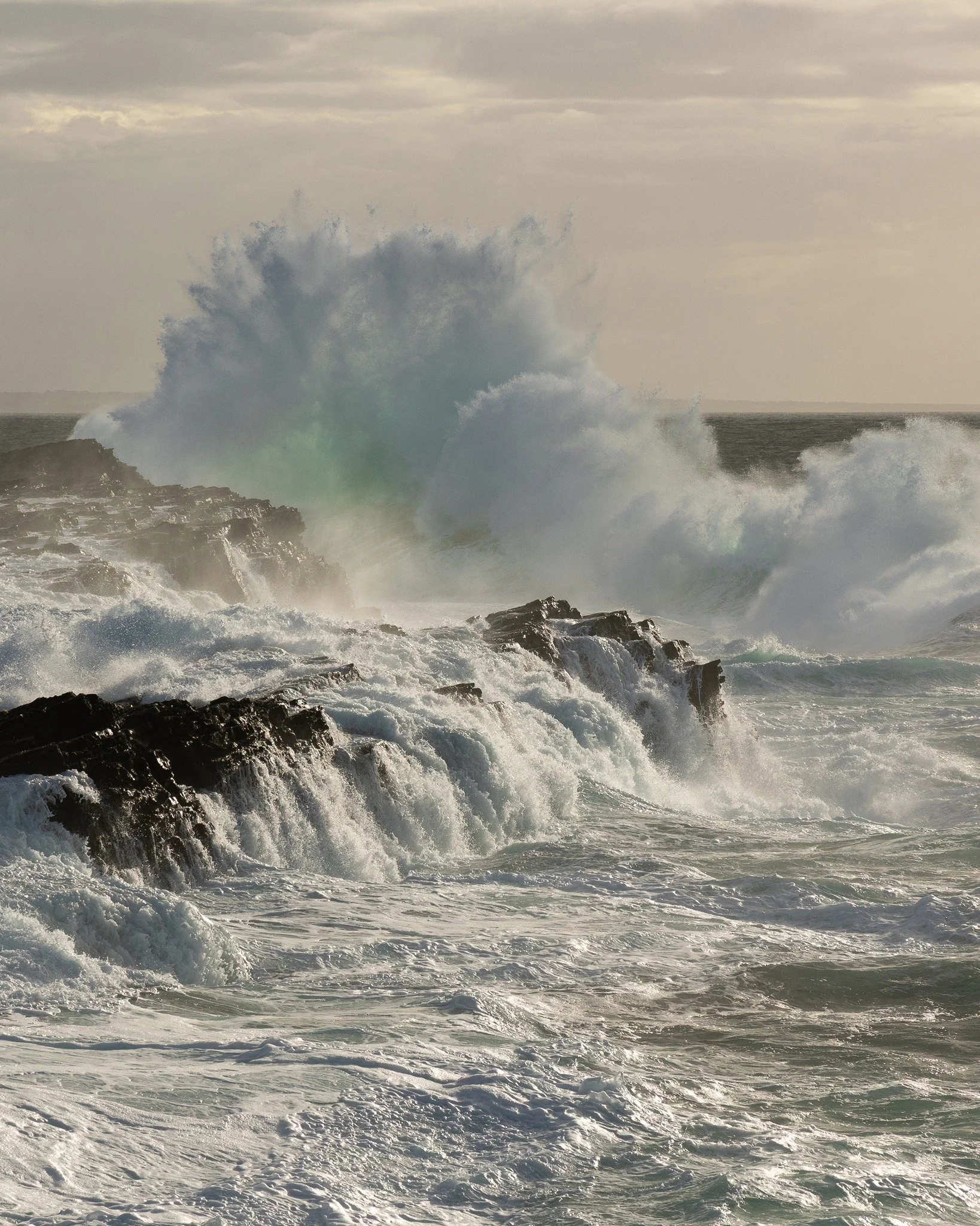 Summer's end. First big swell of the autumn hits the west coast of Ireland, with the remnants of ex-hurricane Erin.
.
.
.
#waves #storm #ocean #weather #discoverireland #wildatlanticway #raw_ireland #irishlandscape #ig_ireland  #earthcapture #yoursho