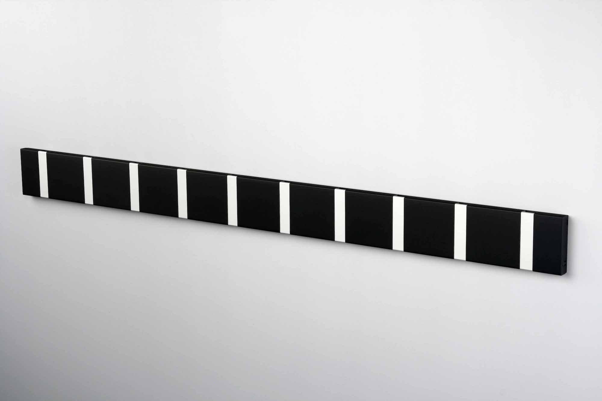 Blød sort knagerække 10 grå metalkroge - KNAX by LoCa