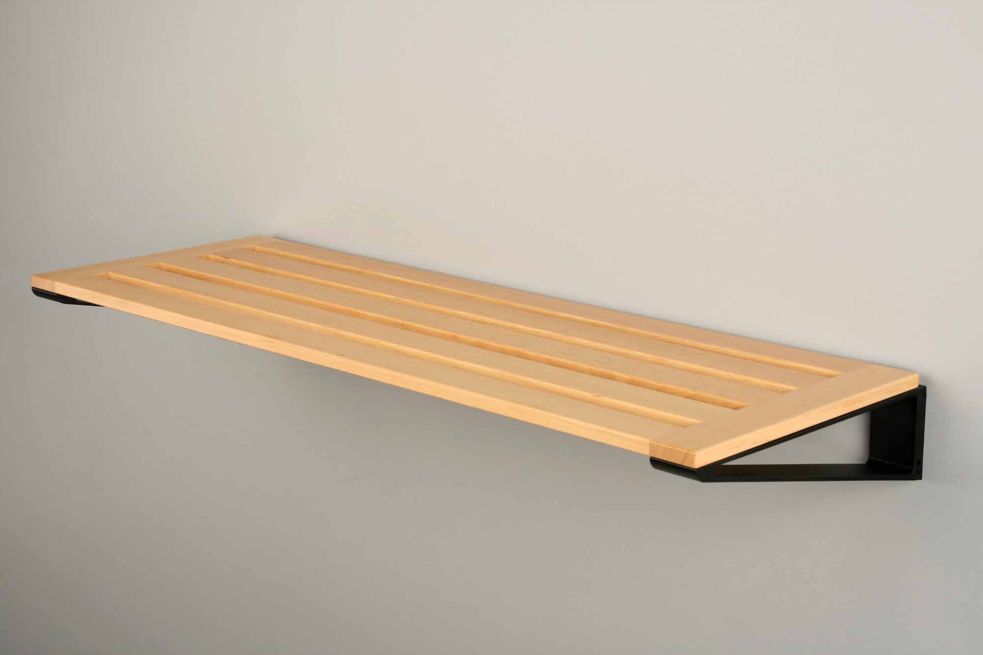 Wandplanken voor schoenen in licht hout