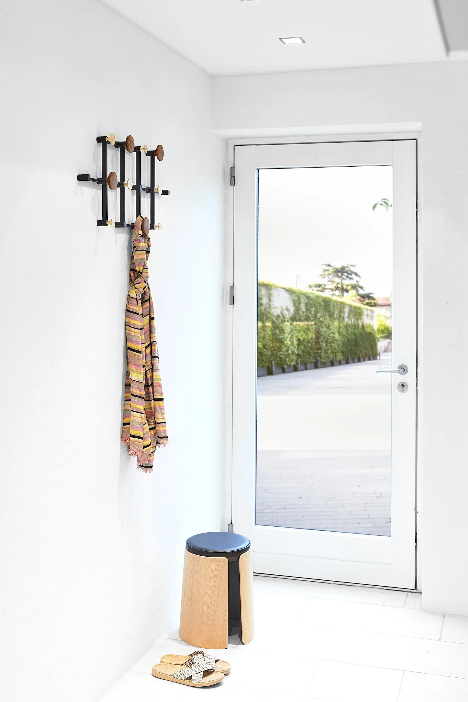 Vertical Coat Rack Wall Mounted 8 Metal Hook Modern Design in Wood