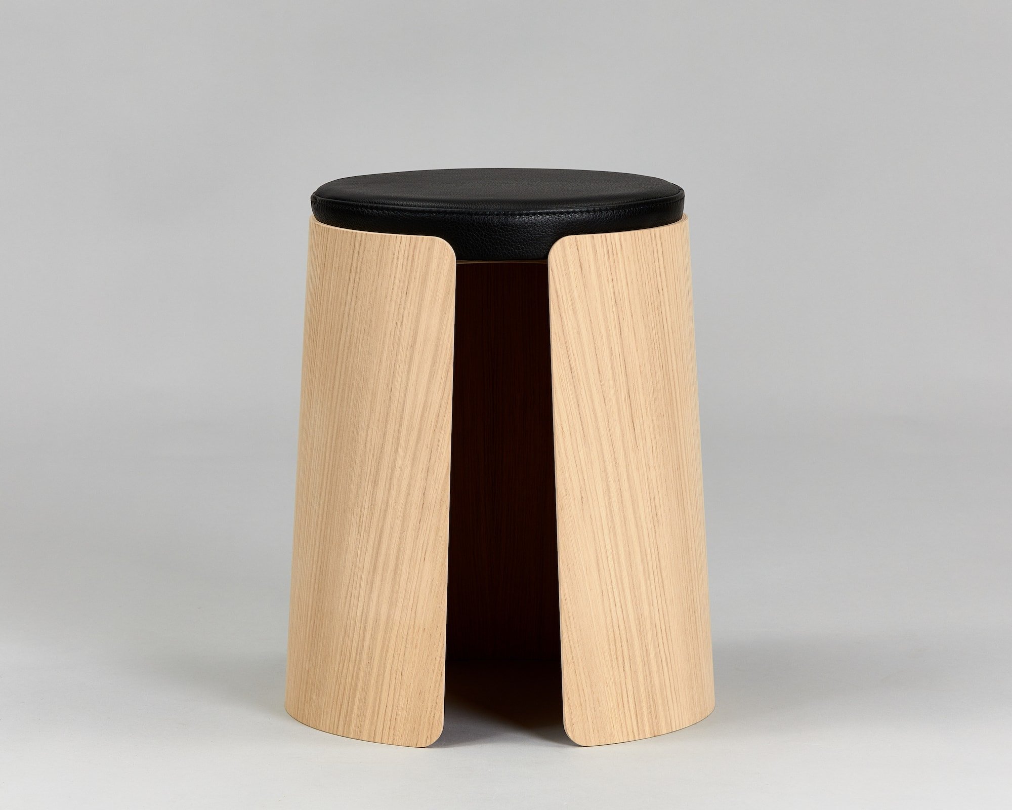 tabouret design en bois de chêne - grand modèle - assise en cuir