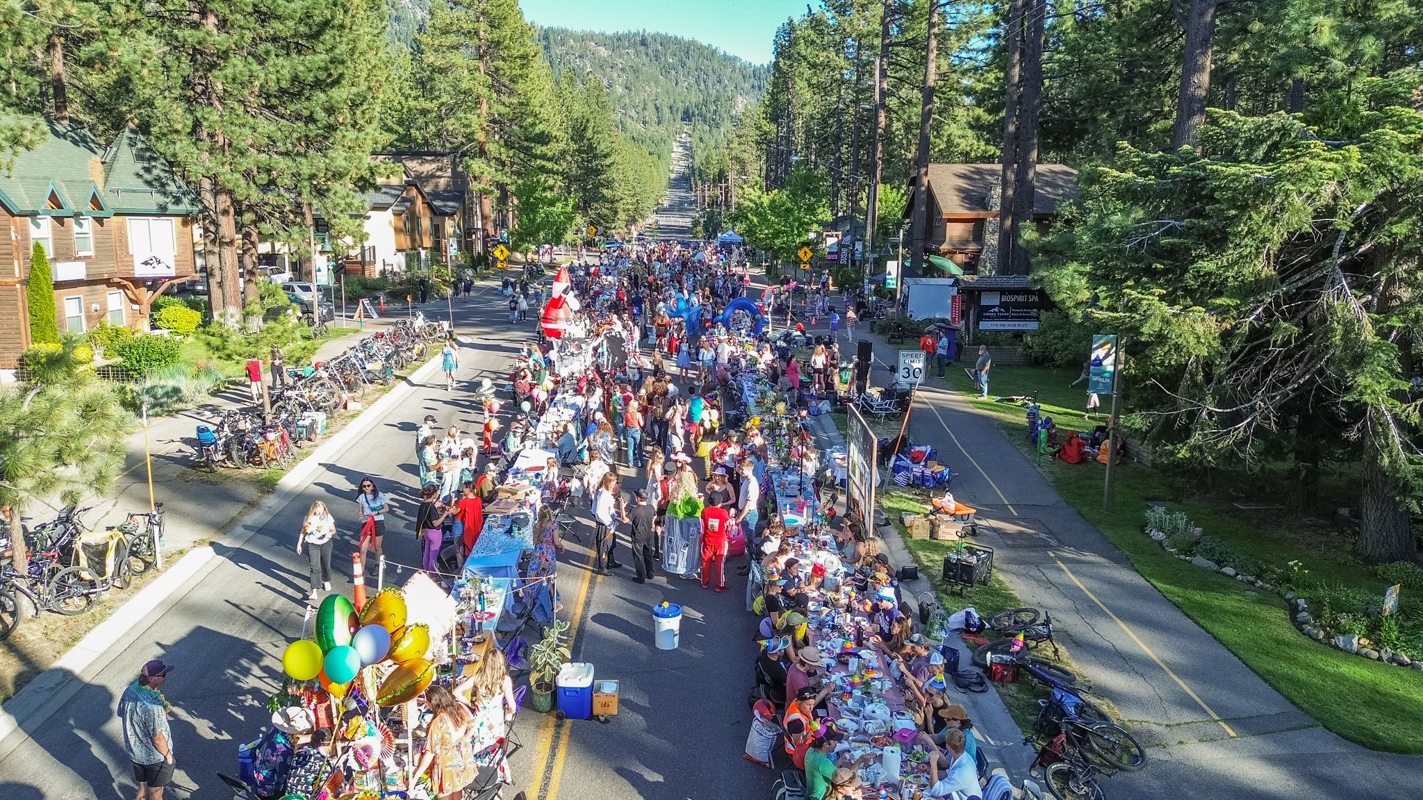 Web-Longest-Dinner-Table-South-Lake-Tahoe-2025-Katy-Jo-Photo-32.jpg