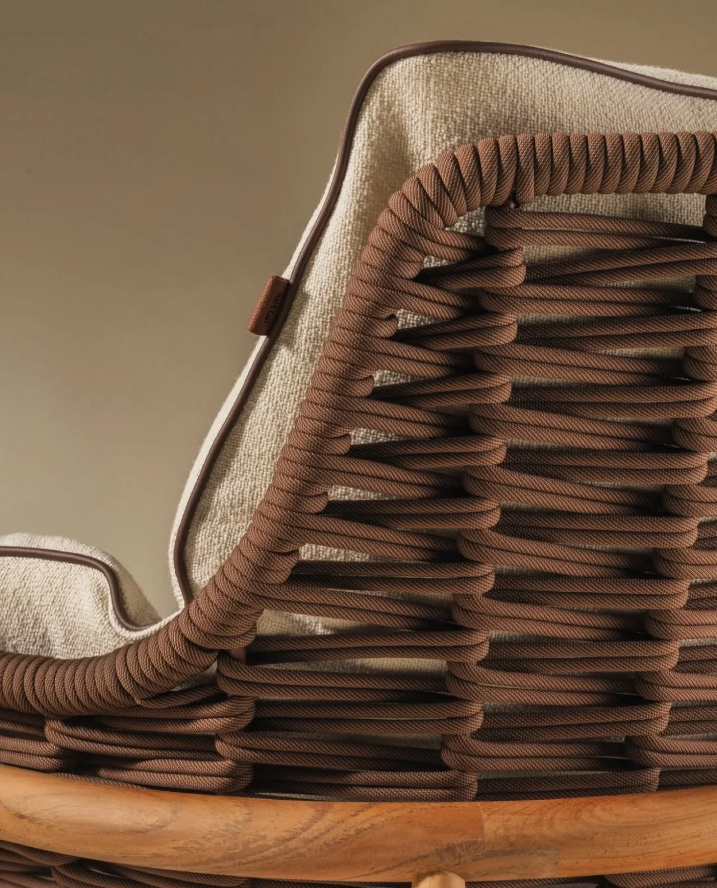 ππ. Poltrona Tilos Club, de Antonio Citterio — design intemporal para exteriores, que combina tradição, inovação e conforto duradouro.
ππ§. Tilos Club Chair by Antonio Citterio — timeless outdoor design com