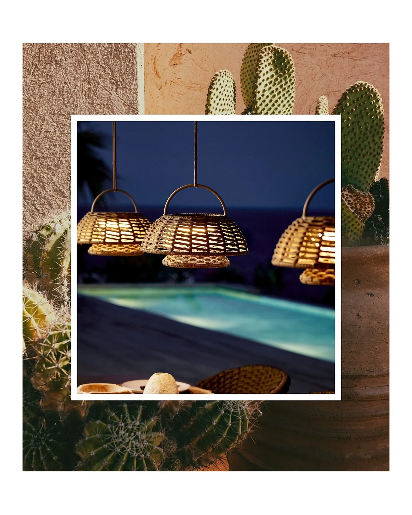 ππ. π¦ Quando o sol se põe, o jardim ou terraço ganha vida com a luz de elegantes candeeiros de exterior. Prolongue as noites de verão com um brilho suave e acolhedor.
ππ§. π  When the sun sets, the garden or terrace comes al