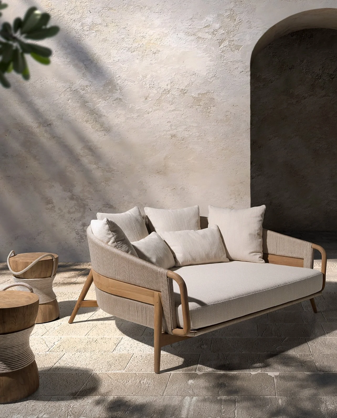 ππ. Daybed Desire.
Onde o conforto encontra o estilo. Uma peça que convida a viver o exterior com pausa, leveza e sofisticação.
ππ§. Daybed Desire.
Where comfort meets style. A piece that invites you to live the outdoors with
