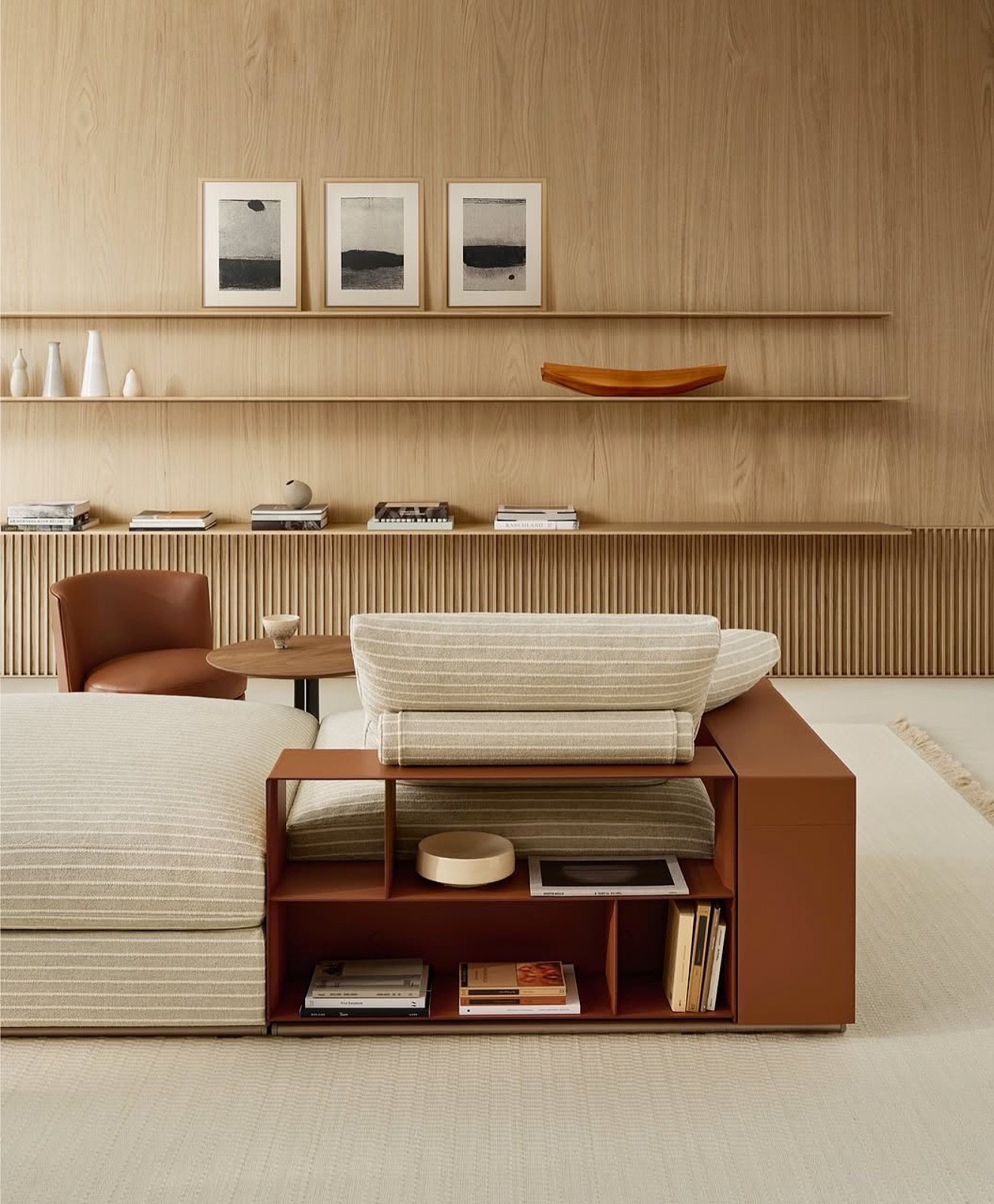 PT. Uma nova forma de viver o espa&ccedil;o.

O Groundpiece afirma-se como uma ilha de conforto no centro da sala &hellip; aberto, envolvente e pensado para a conviv&ecirc;ncia. Em conjunto com as mesas Fly e os cadeir&otilde;es Feel Good, cria uma c