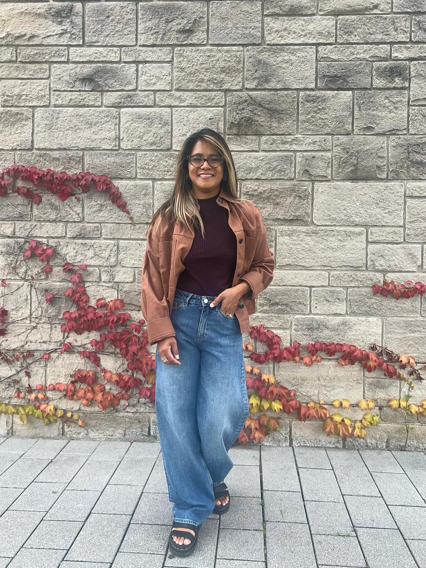 Hi hi! Jill ist noch nicht bereit den Sommer loszulassen und kombiniert heute eine Jeans von dawn mit einer Jacke von @farm.ums.herz. 

Seid ihr schon f&uuml;r den Herbst bereit? Oder noch nicht ganz? 

#jacwuerzburg #justactcollective #fairfashionwu