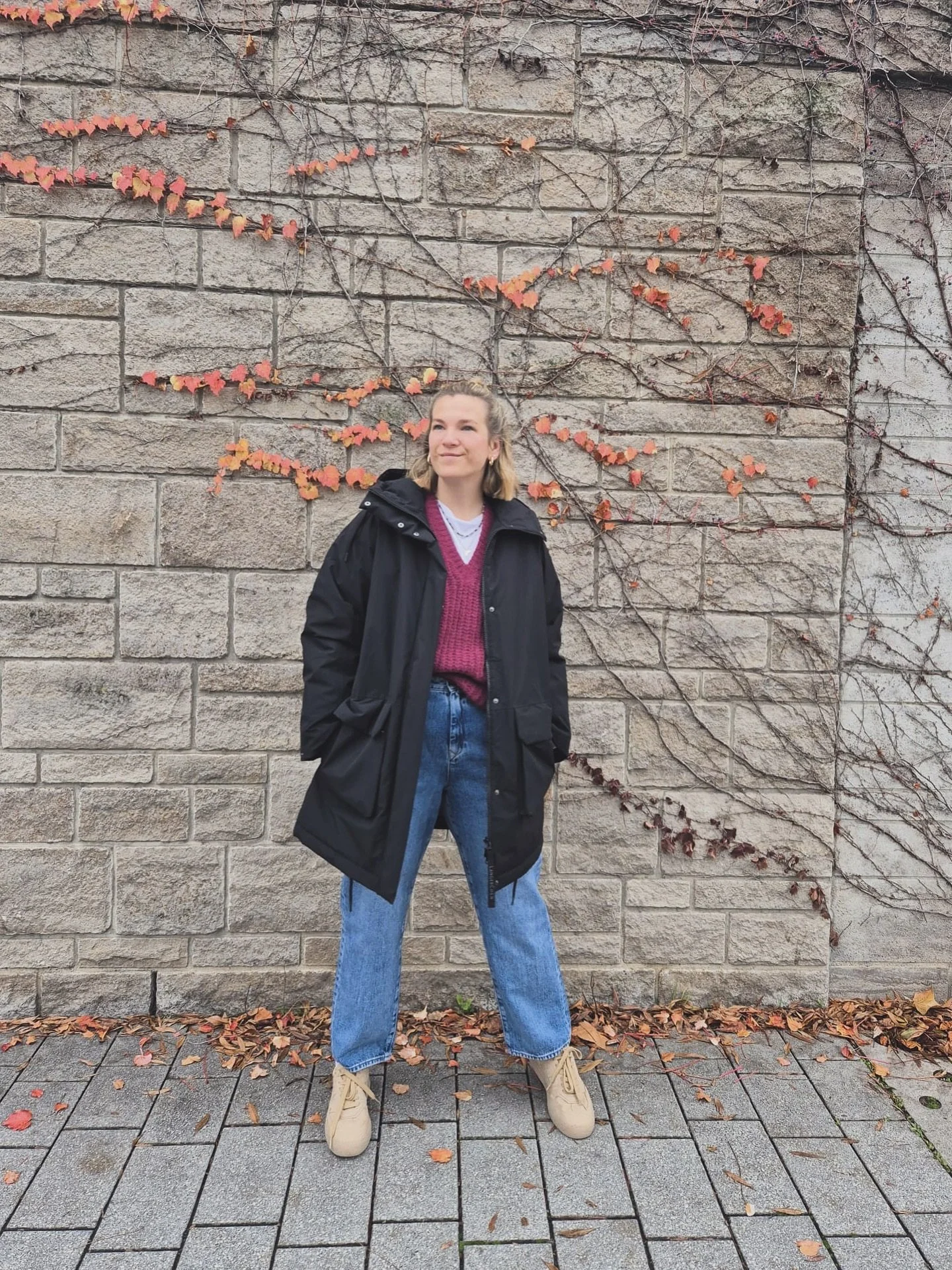 Kate zeigt Euch heute einen unserer Klassiker. Der warme Mantel von LangerChen ist perfekt f&uuml;r alle Gelegenheiten. 
Dazu einen sch&ouml;nen Layeringlook. Shirt, Jeans&amp;Pullunder. Gef&auml;llt uns aktuell sehr gut! 
.
.
.
Mantel 369,00
Shirt 5