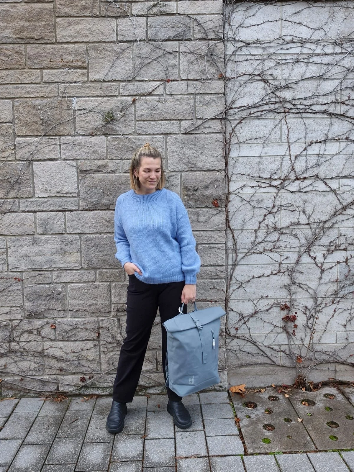 Der wundersch&ouml;n weiche&amp;warme Strickpullover von Junglefolk begeistert uns total! Eine schlichte Jeans dazu und schon ist man bestens ger&uuml;stet. 
Was sagt ihr? Gef&auml;llt euch Hellblau? 🥰 
.
.
.
Strickpullover 244,00
Jeans 139,00
Rucks