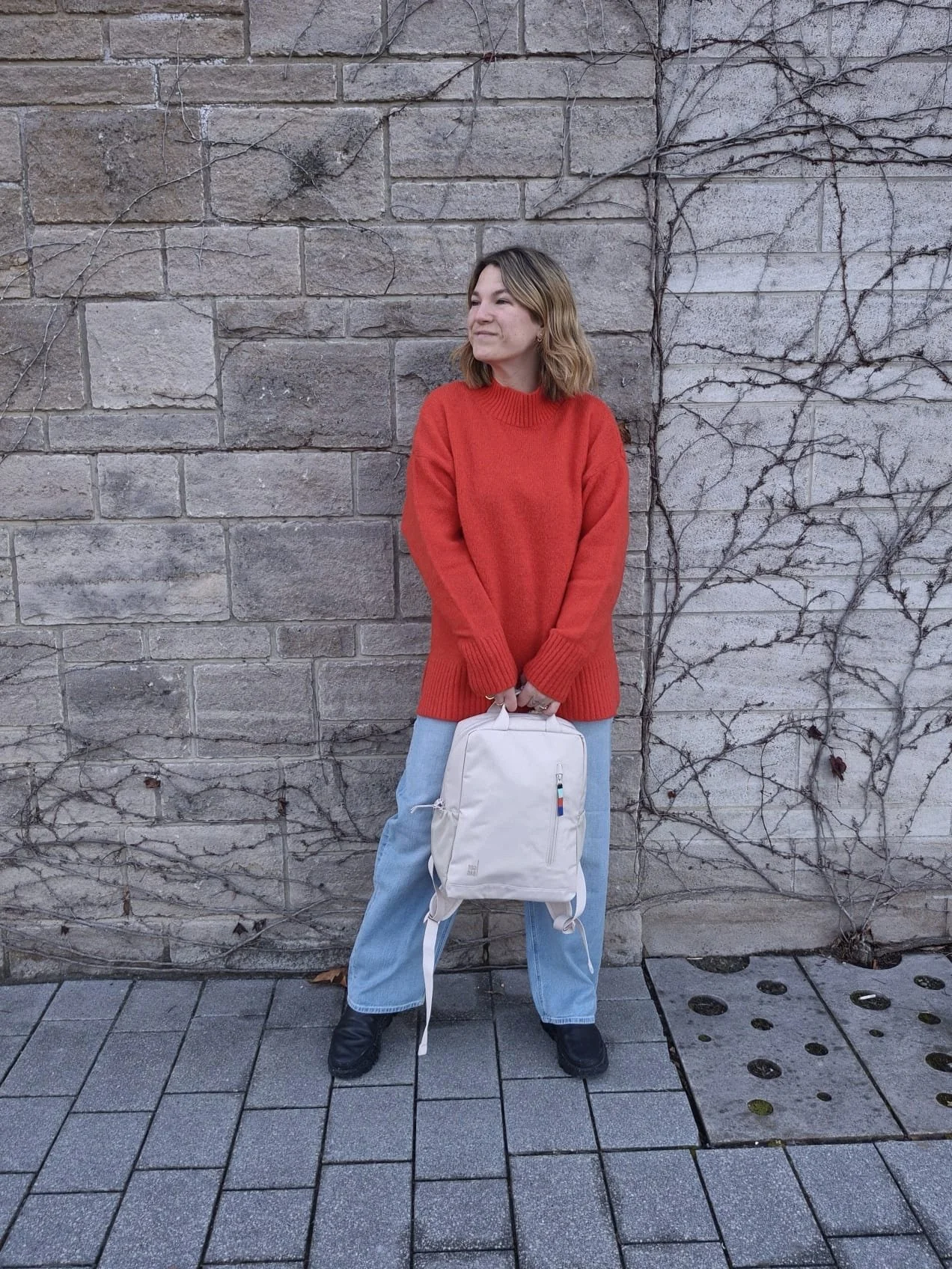 Kuschelig warm und so sch&ouml;n ist dieser Pullover mit Baby Alpaka und Merinowolle 🫶🏻 dazu die Farbe😍 
Kate tr&auml;gt au&szlig;erdem eines unserer neuen Jeansmodelle. 
Lieben wir! 
.
.
.
Pullover 179,90
Jeans 139,00
Stiefel 209,00 -20% 
Rucksac