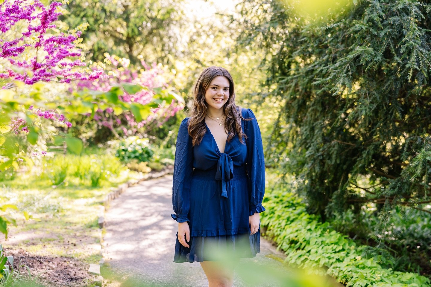 Claire traveled an hour and a half to Longwood Gardens for her senior session and I couldn&rsquo;t be more grateful to be part of this milestone! We wandered through the gardens stopping whenever we saw pretty light. ✨ 

Oh and we quickly learned we 