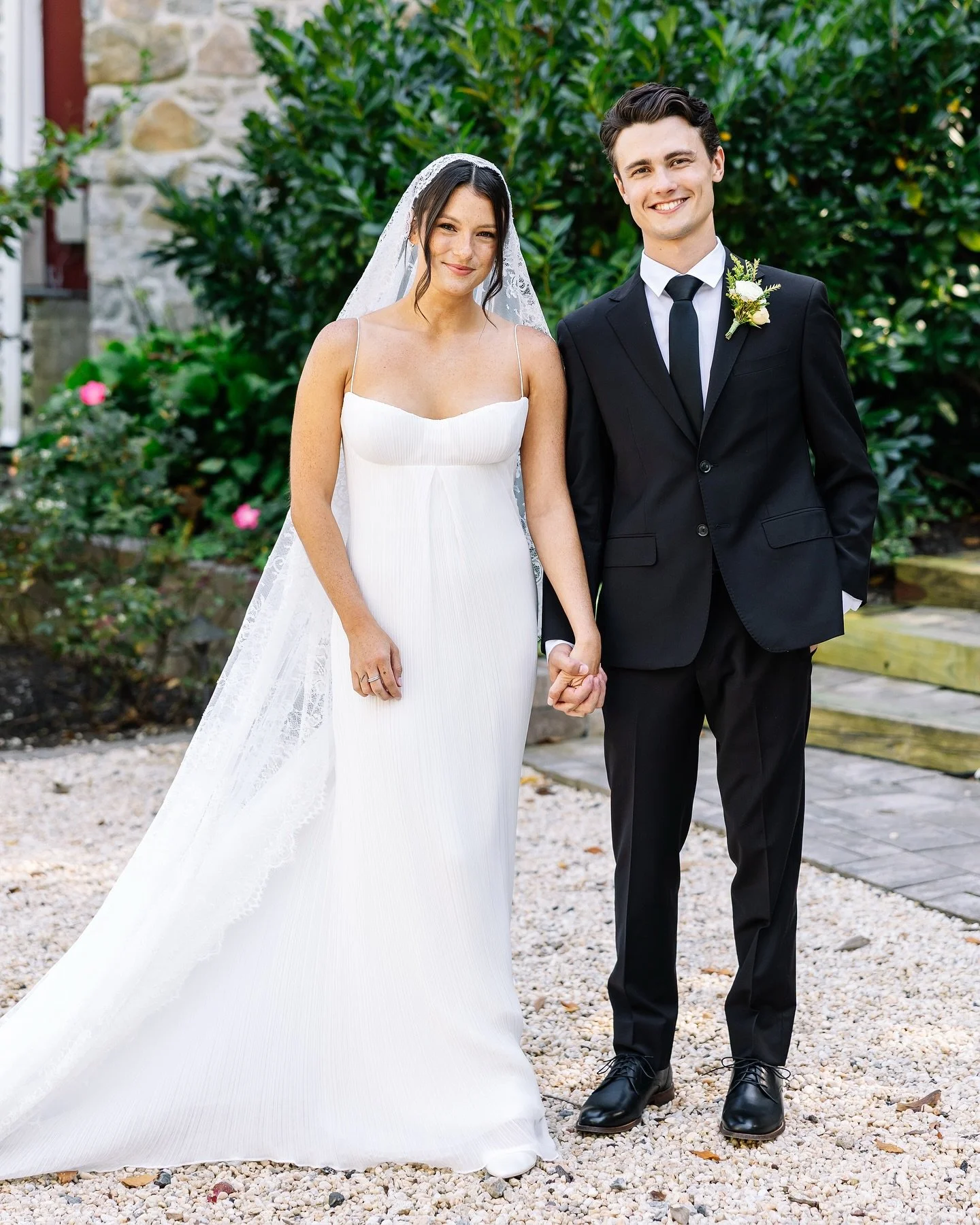 Chloe + Jack celebrated their marriage with the backyard wedding of everyone&rsquo;s dreams! From a lowkey getting ready, to only a few posed photos, to eating pizza under the stars, it was a day full of genuine love and fun together.

Dress: @saintb