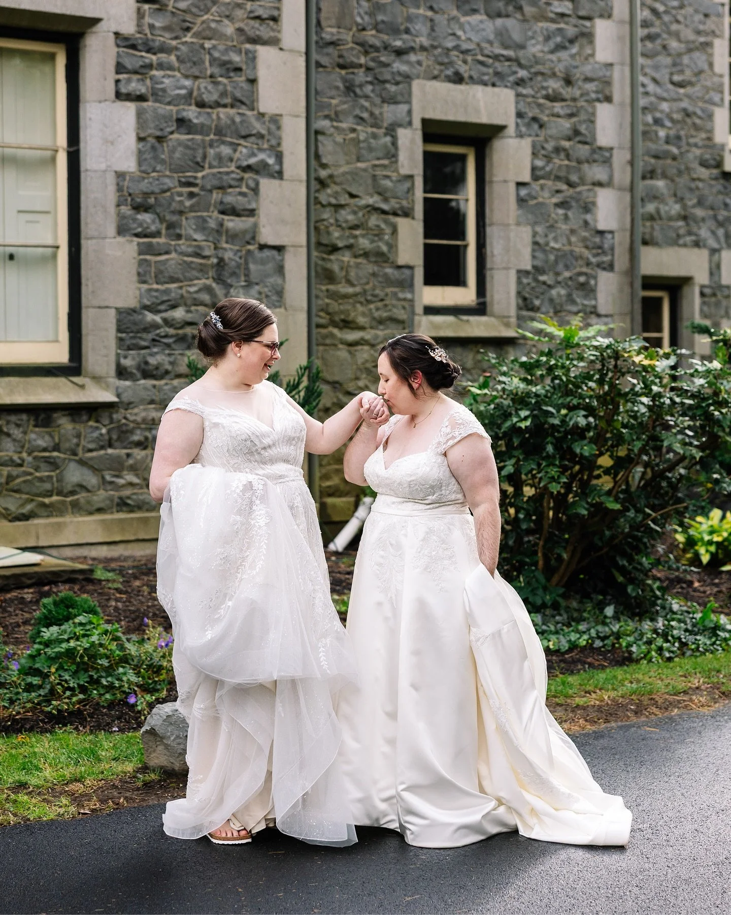 Liz + Ashley celebrated their marriage at one of my favorite Delaware venues, The Carriage House at Rockwood Park, on October 11th. One of my favorite moments was definitely the bubble send off (and ice cream, let&rsquo;s be real). 🤭

Attire: @david