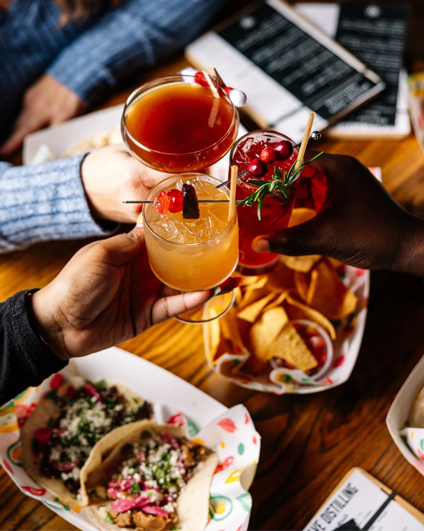 What better way to wash down my recent food post than with some holiday cocktails from Painted Stave Distilling! 🍹

🏷️: Painted Stave Distilling, Smyrna Delaware, marketing photography, food photographer, cocktail photographer, Delaware photographe