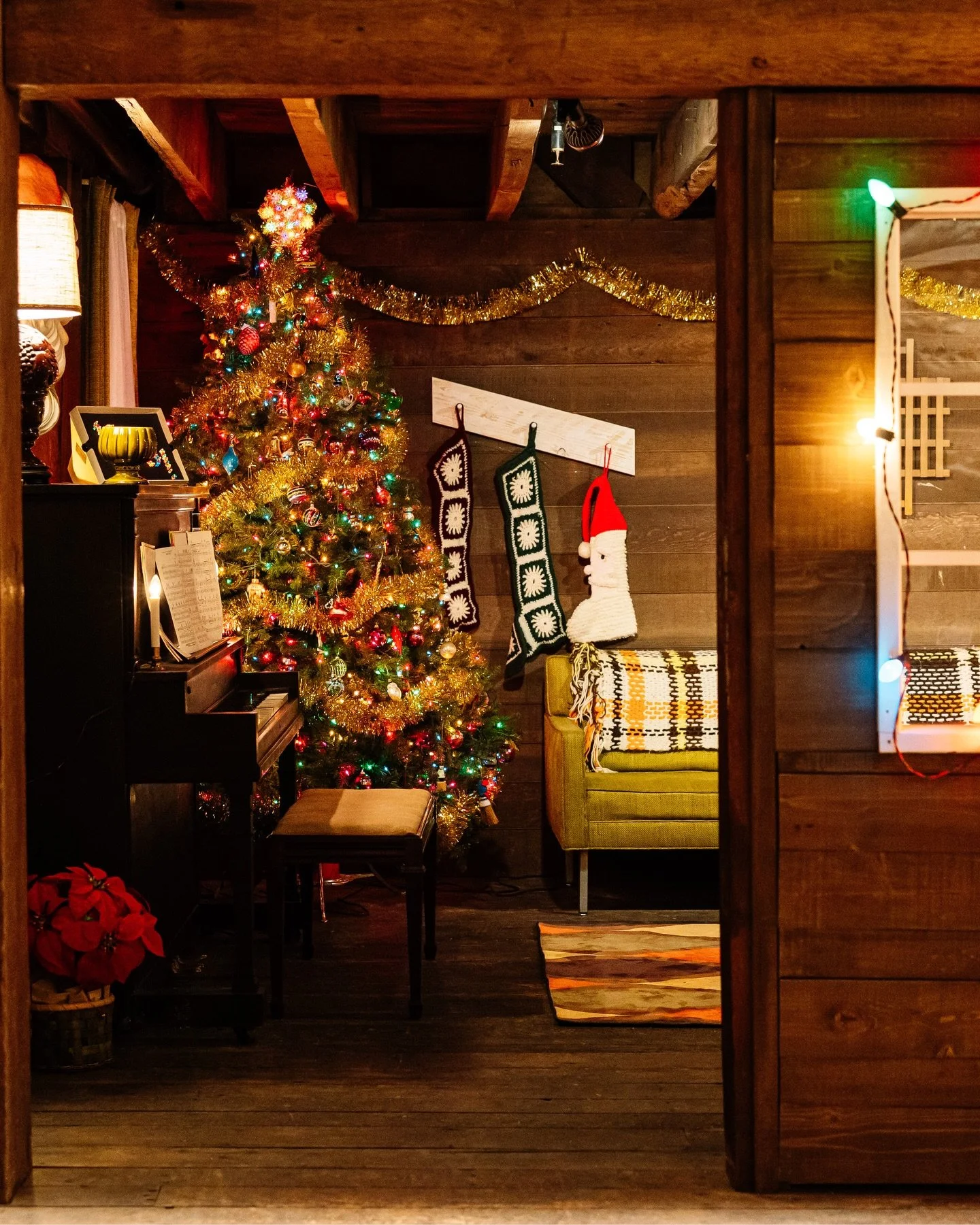 Cozy holiday marketing for @hagleymuseum. 🎄✨

🏷️: Hagley Museum &amp; Library, Wilmington Delaware, Delaware photographer, Wilmington Delaware photographer, marketing photographer