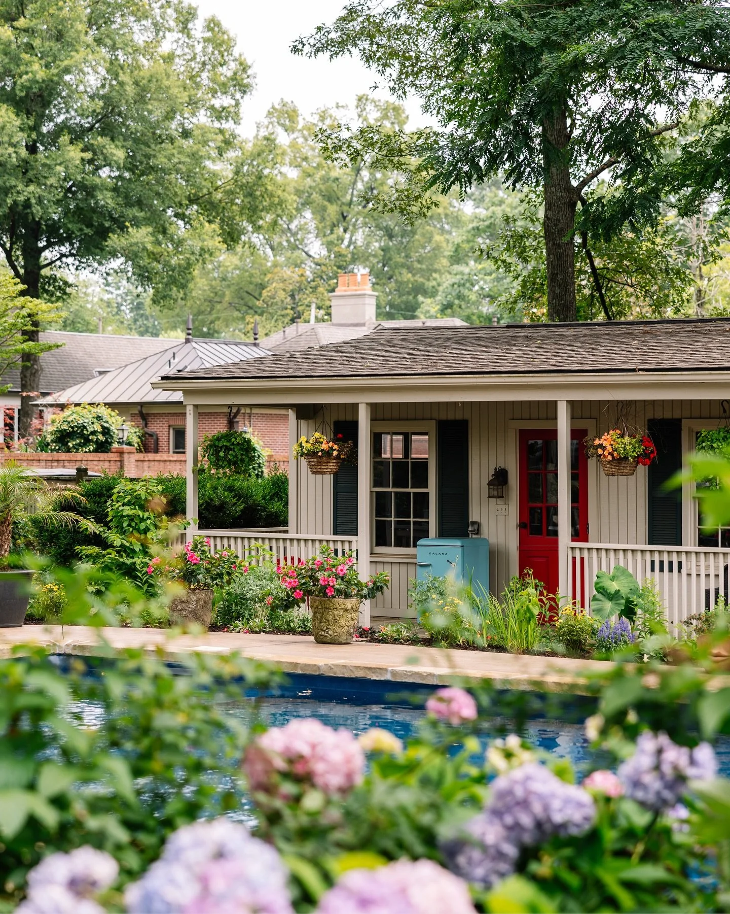 Thinking a lot about the work that ✨lights me up✨ and how in order to book more of the work I want&hellip; I actually need to say it out loud and into the universe.

My documentary-style skillset lends well to the garden, home, and environmental port