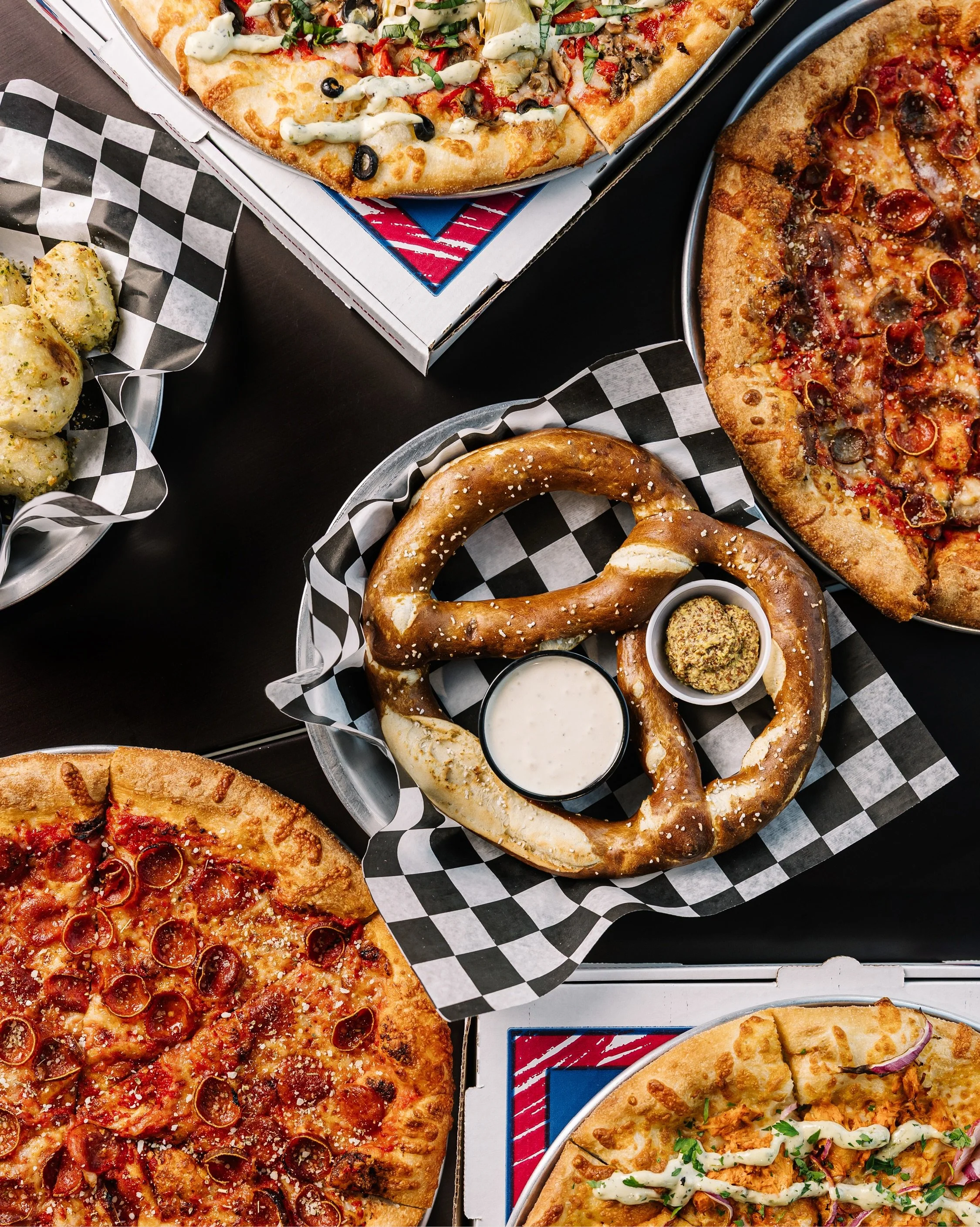 🌀 you now want to order @archiespizza_ 🌀

I photographed the menu items for my friends over at Archie&rsquo;s Pizza, located in Newark, Delaware, for their brand new website &ndash; archies-pizza.com ✨

Next time you&rsquo;re at @autumnarchbeer, pl