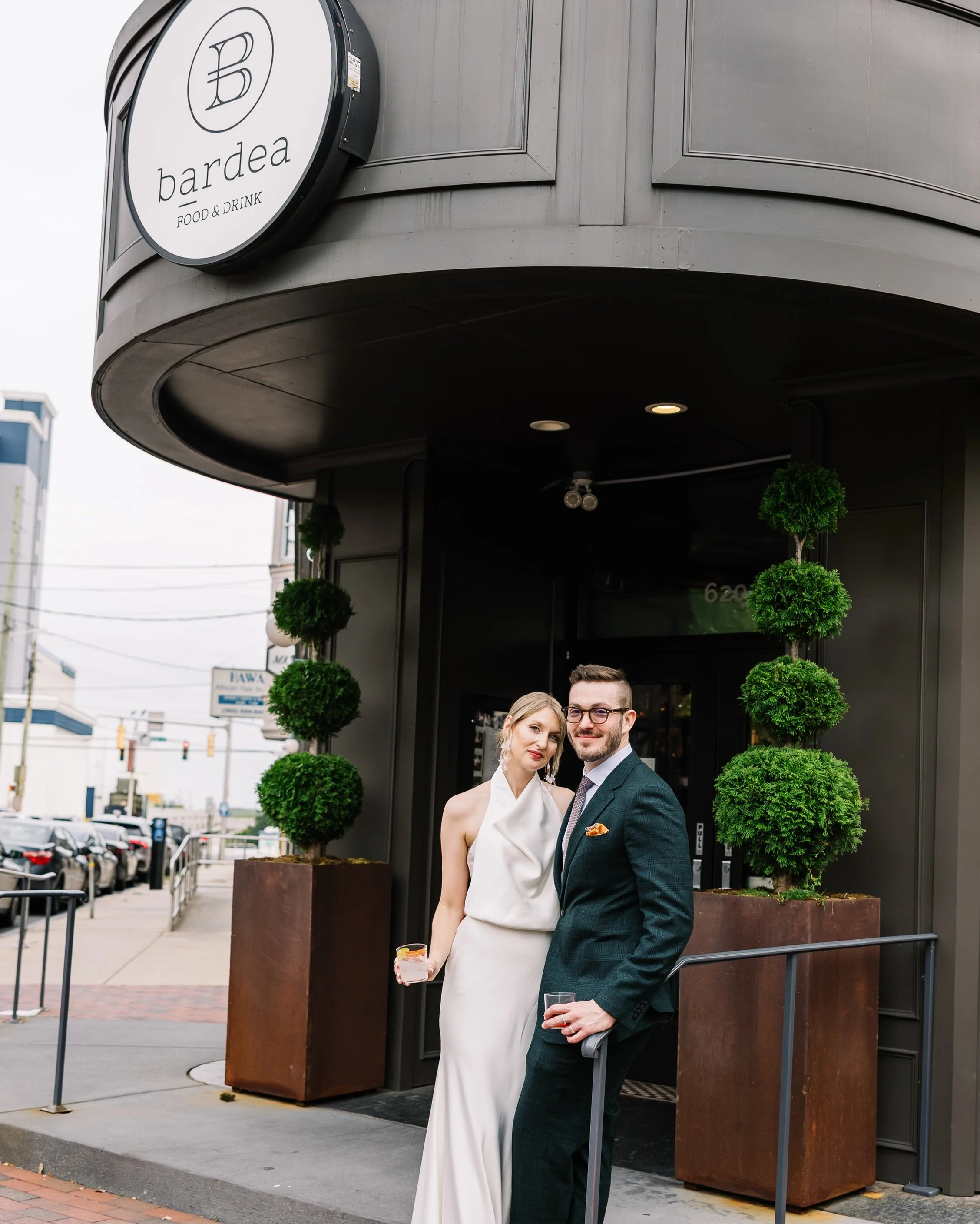 I&rsquo;m totally going to brag that I work with the best wedding couples everrrrr. Hayley and Steve had a backyard ceremony followed by dinner, drinks, and dancing at one of Wilmington&rsquo;s best restaurants, Bardea Food &amp; Drink. Also we had t