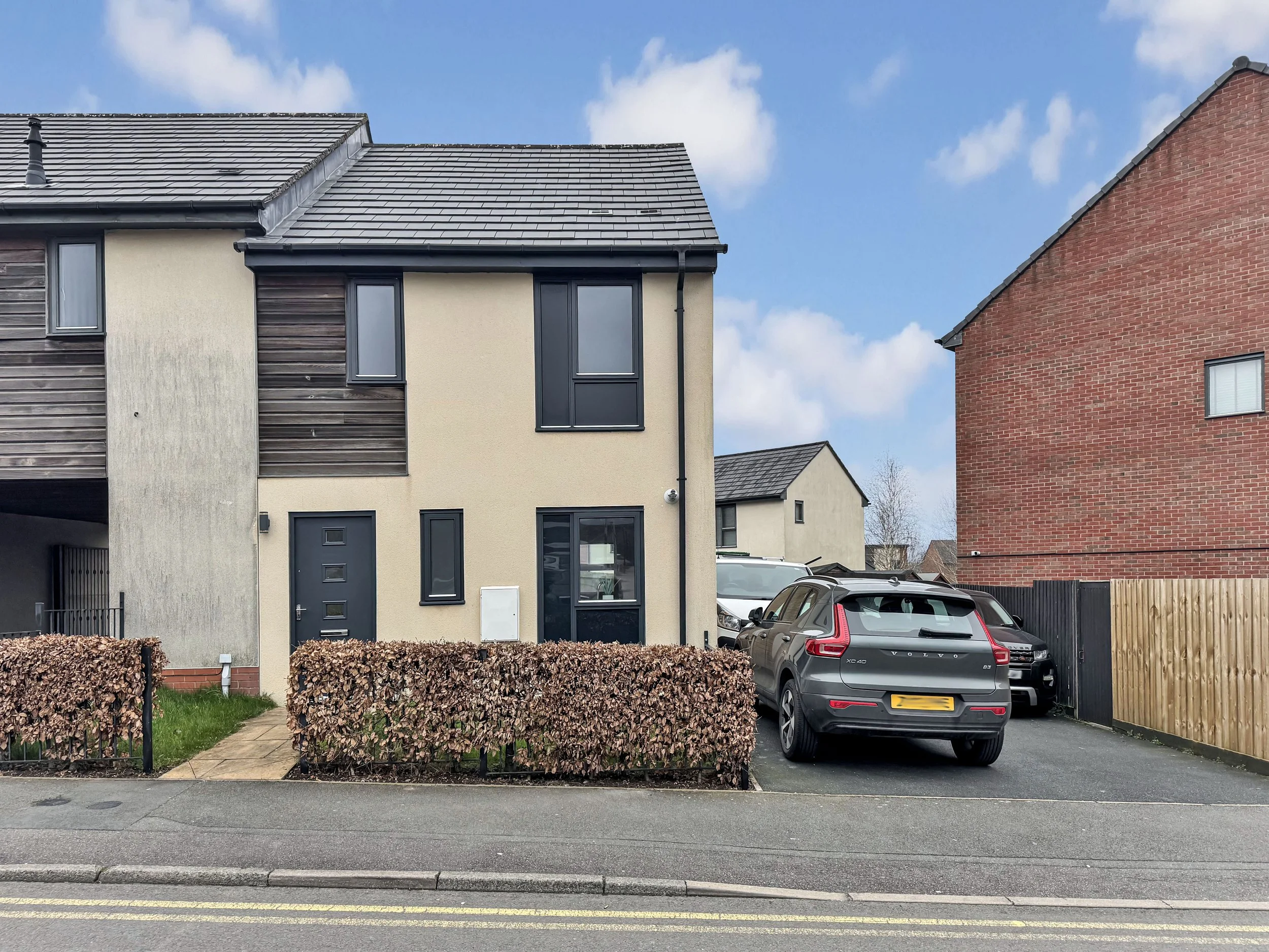 🏡Three Bedroom End Town House to Rent – Eastwood Road, Hanley, Stoke-on-Trent – £1,100 PCM