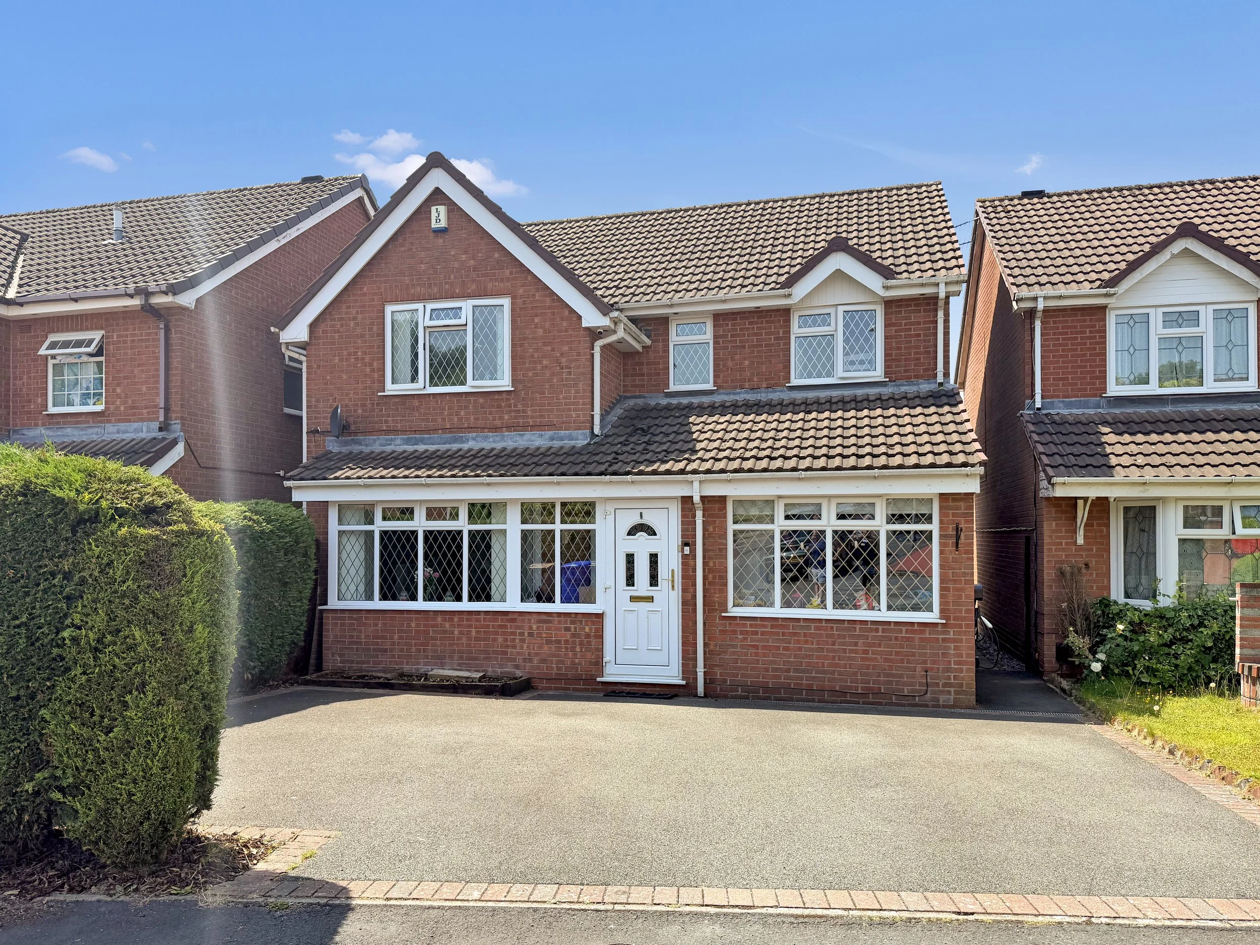 🏡Trecastle Grove, Lightwood, Stoke-on-Trent, ST3 7FR - £330,000