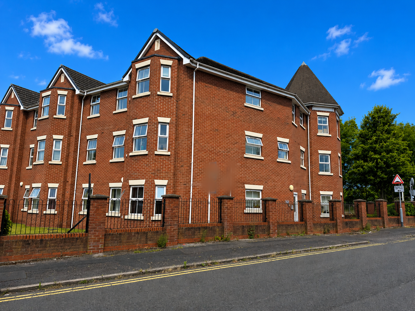 🏡Etruria Court, Humbert Road, Etruria, Stoke-on-Trent, ST1 5PW – £100,000