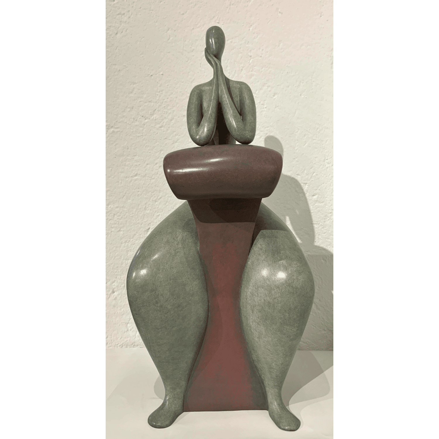 Sculpture en bronze d'une femme de Marie Madeleine Gautier Galerie Graal Galerie d'art en Ligne Art Contemporain