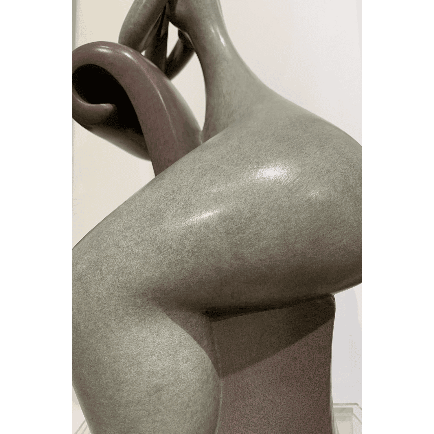 Sculpture en bronze d'une femme de Marie Madeleine Gautier Galerie Graal Galerie d'art en Ligne Art Contemporain