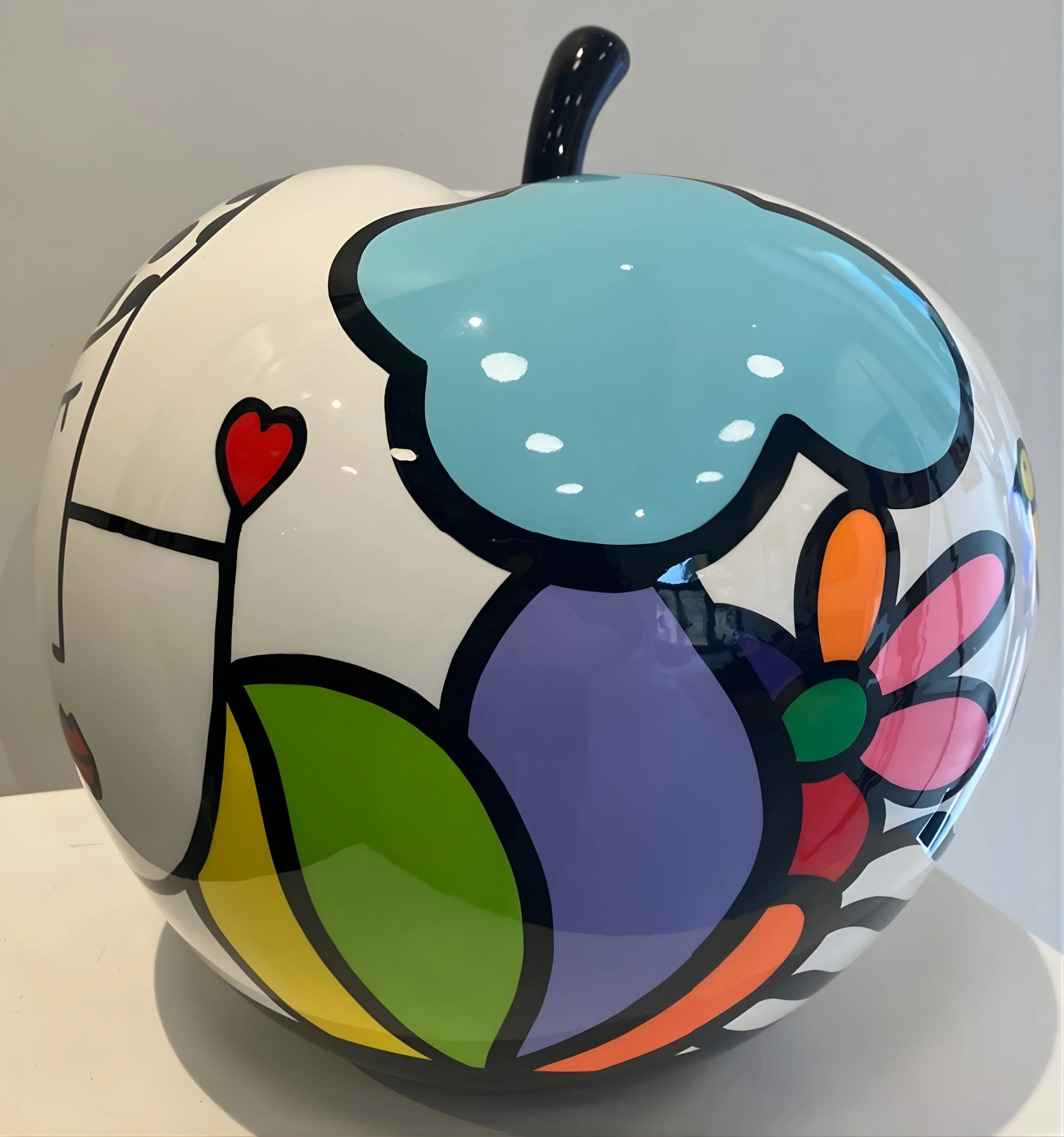 sculpture pomme de Virginia Benedicto pop art Galerie Graal .jpg