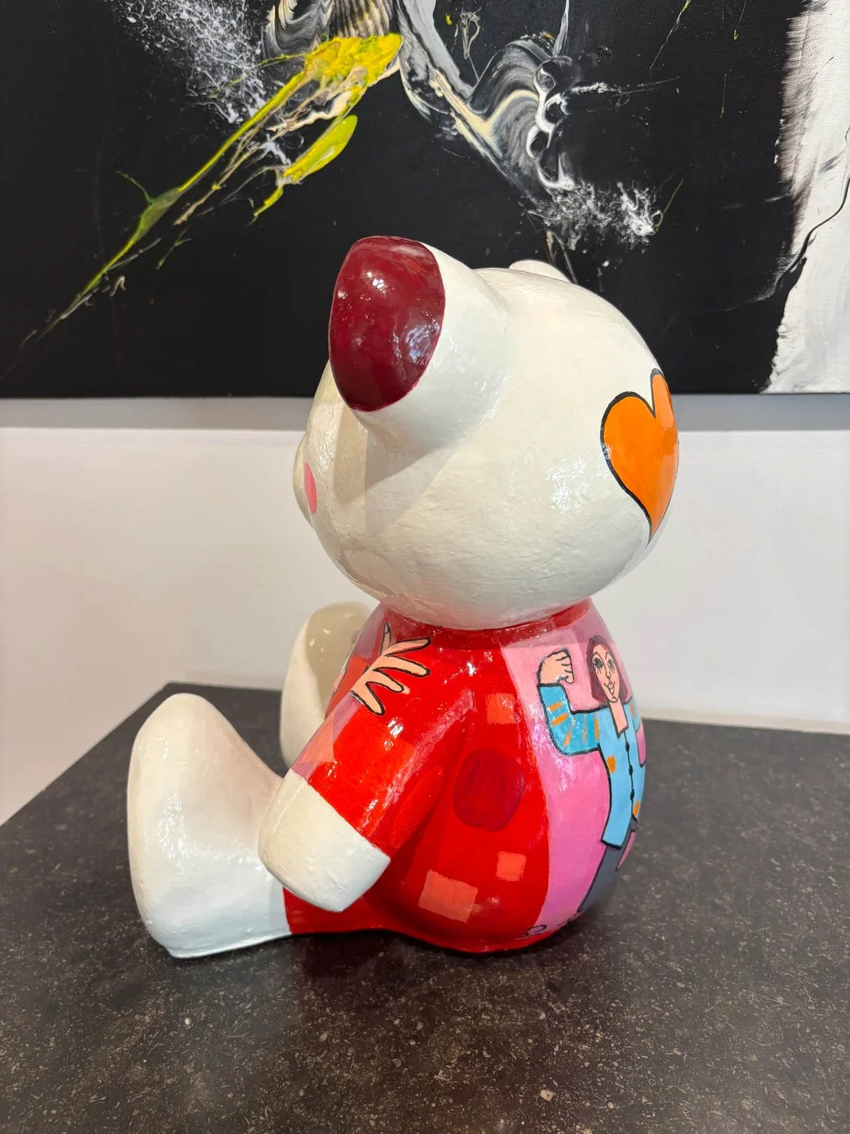 sculpture en forme de ourson art naif de giuseppe piermattéo Galerie Graal . Art Contemporain Galerie d'art en Ligne .webp