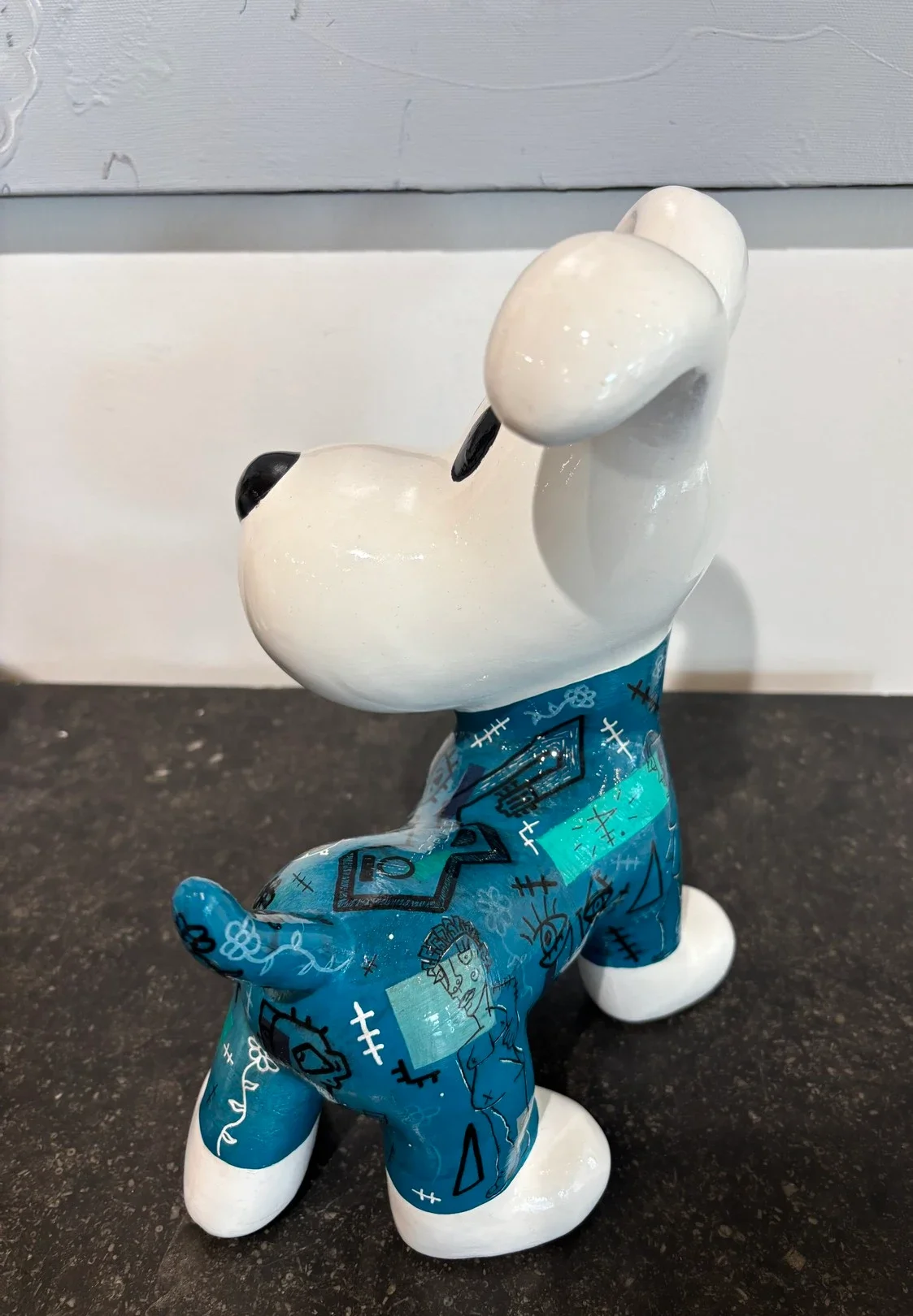 Sculpture snoopy chien de gianni piermattéo Galerie Graal  Art Contemporain Galerie d'art en Ligne .webp
