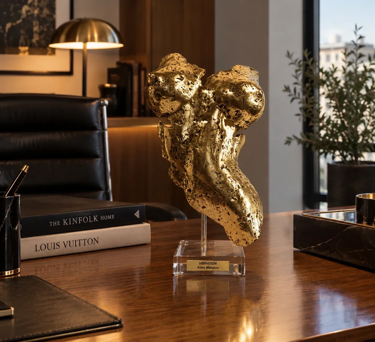 sculpture+buste+femme+en+feuille+d'or+de+alain+mandon+Galerie+Graal+.webp