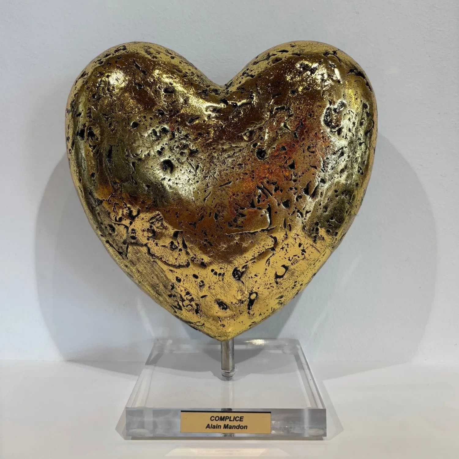 sculpture en bronze coeur de alain mandon Galerie Graal .webp