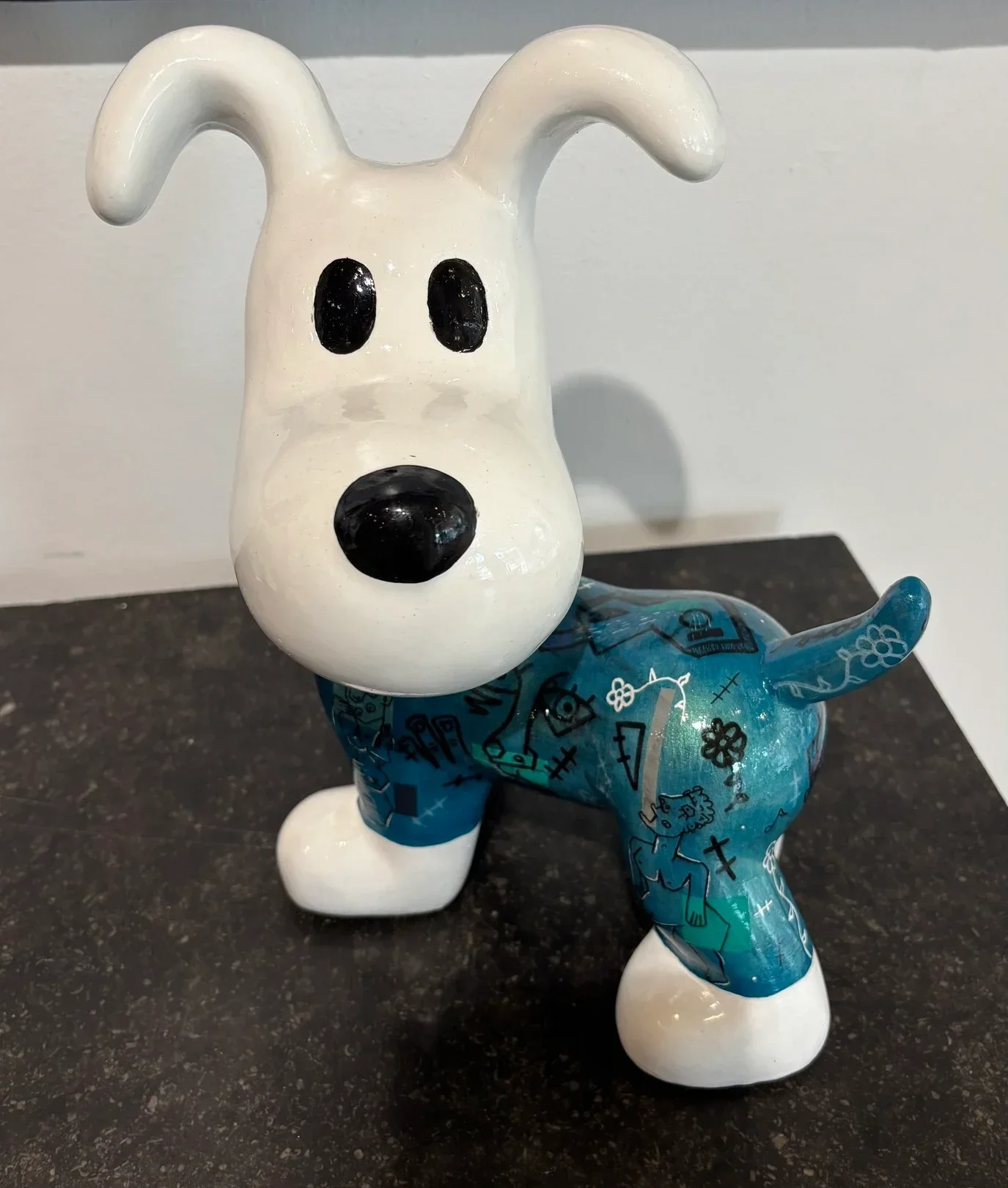 Sculpture+snoopy+chien+de+gianni+piermatte%CC%81o+Galerie+Graal+.webp