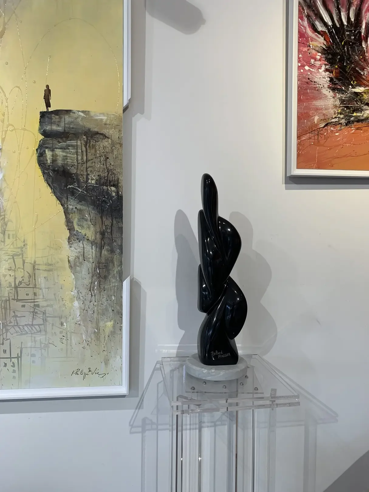 Sculpture d'une femme en marbre de Roland Masson Galerie Graal Art Contemporain .webp