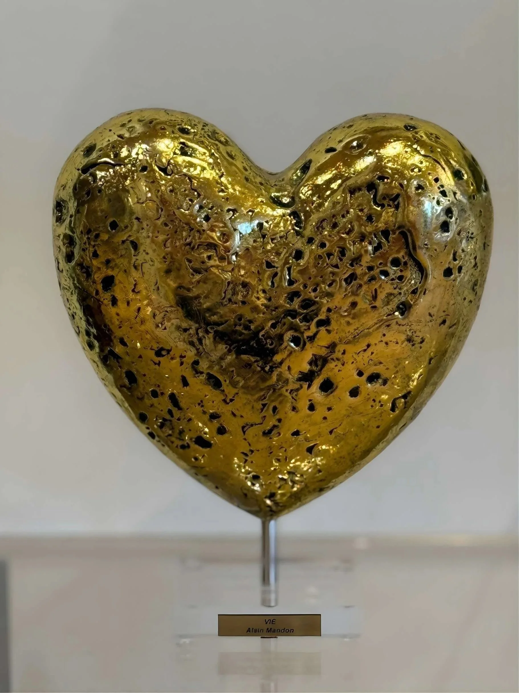sculpture+en+or+d%27un+coeur+de+alain+mandon+Galerie+Graal+Art+Contemporain+.jpg